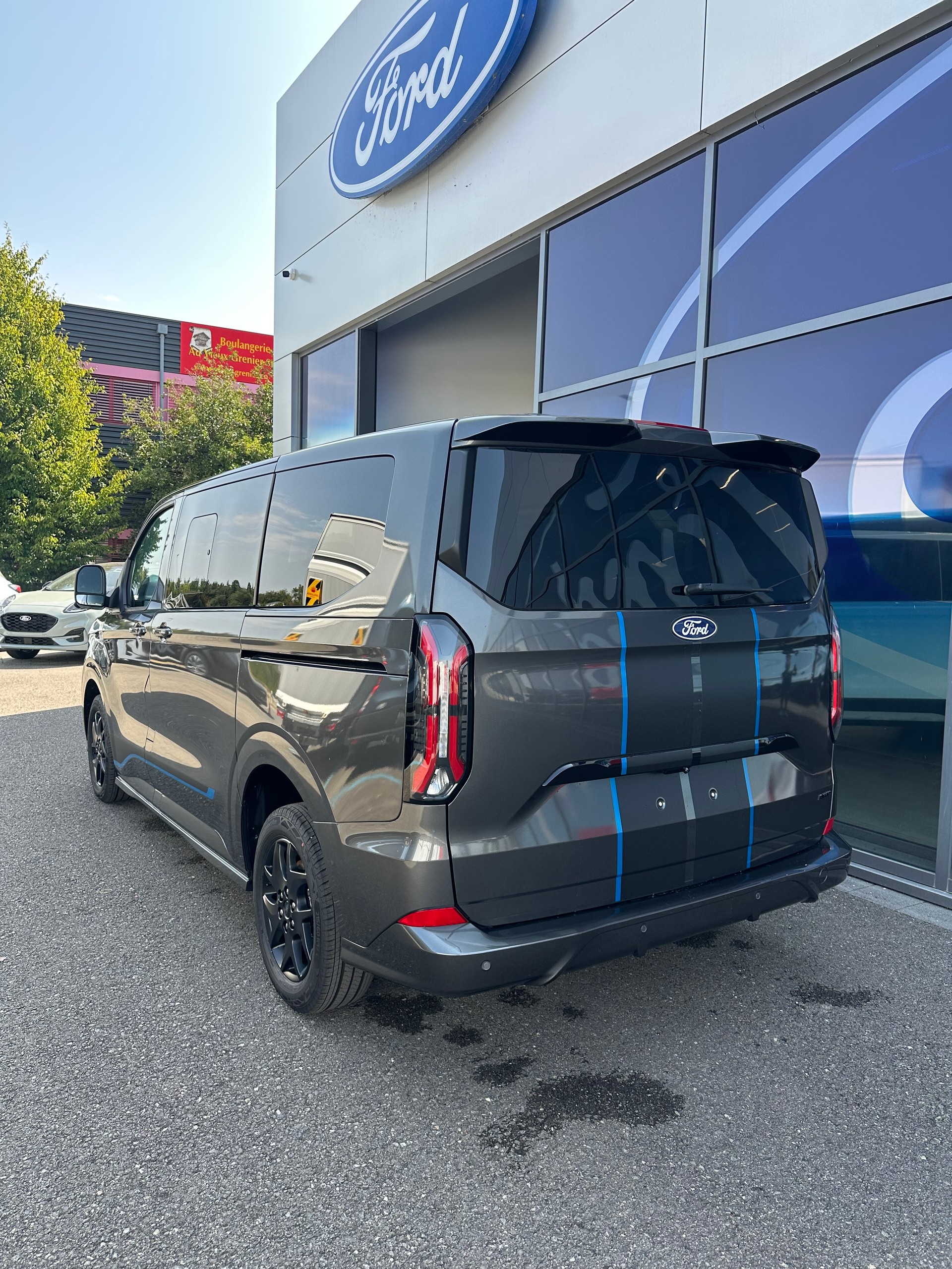 FORD Tourneo Custom 320 L1 2.0 EcoBl Sport/170CV/4x4/Aut.-image-3