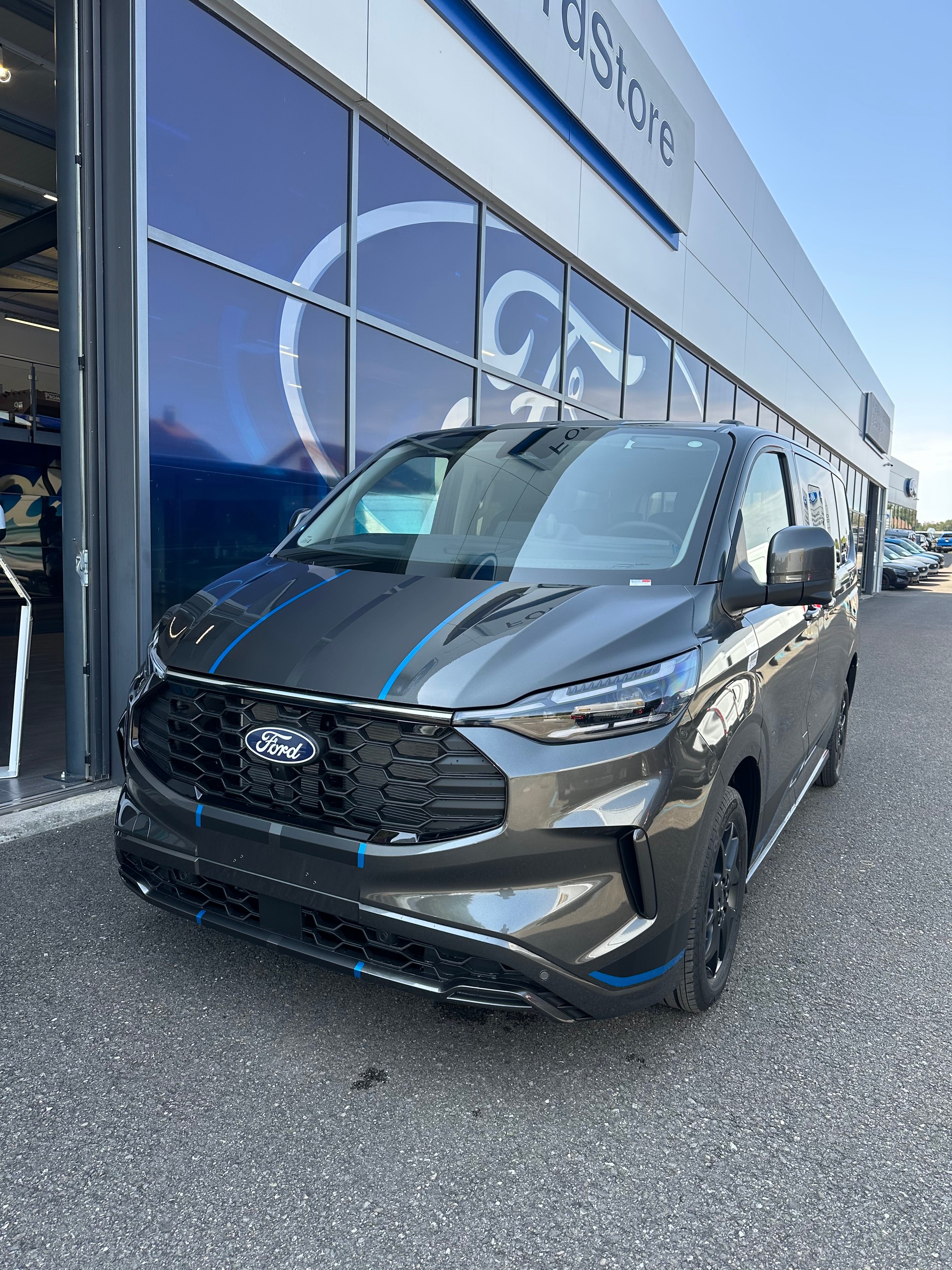 FORD Tourneo Custom 320 L1 2.0 EcoBl Sport/170CV/4x4/Aut.-image-0