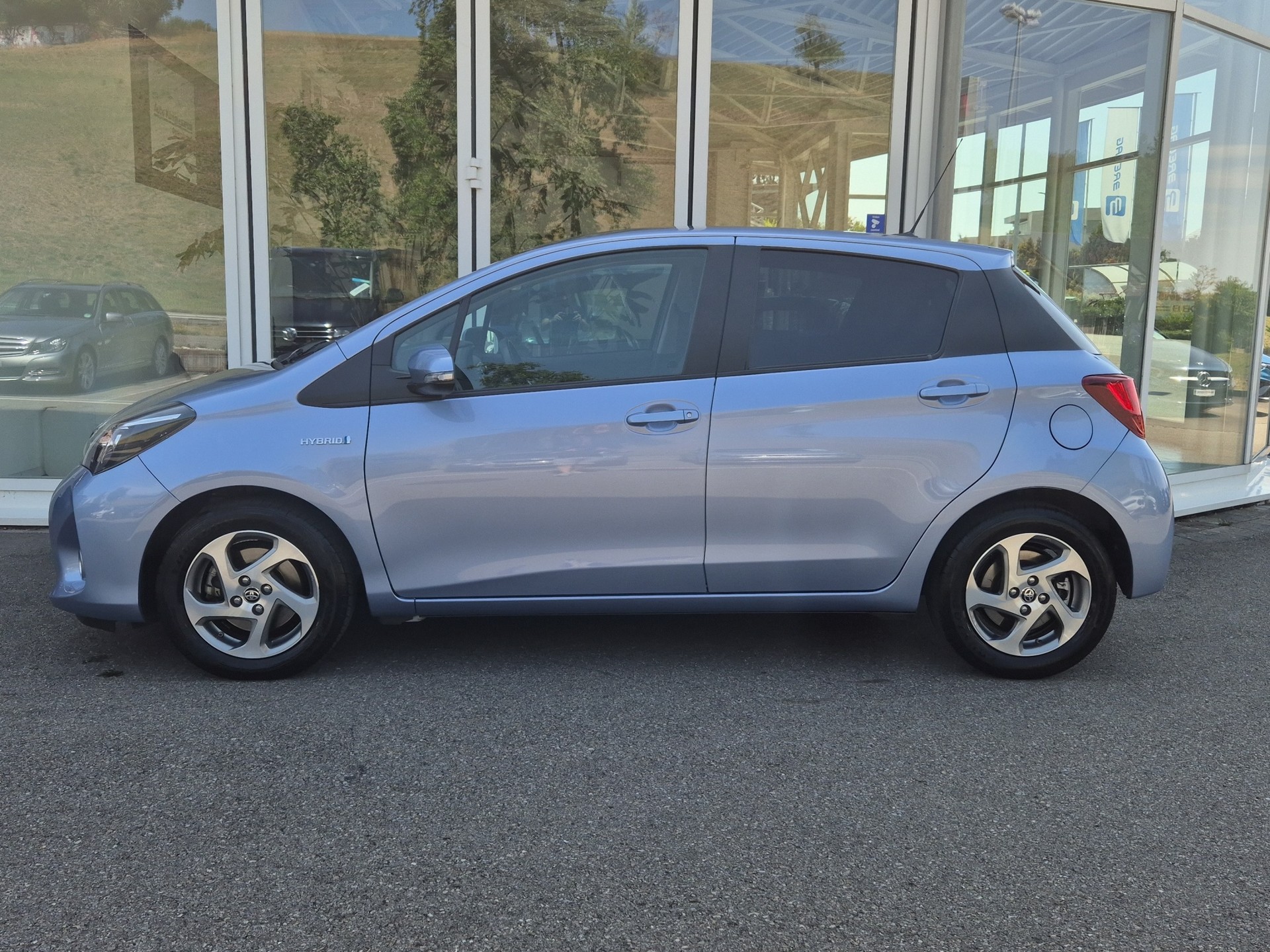 TOYOTA Yaris 1.5 Hybrid Swiss Trend e-CVT-image-3