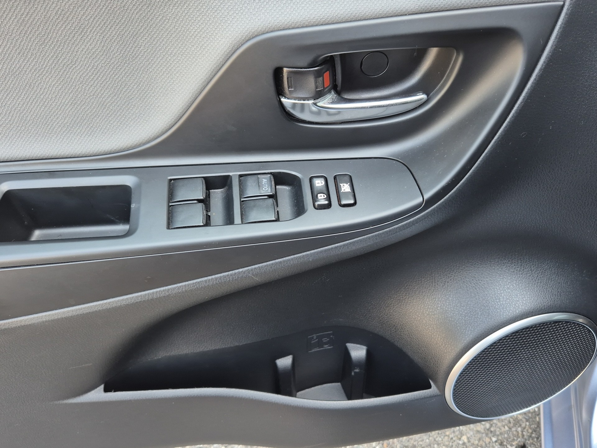 TOYOTA Yaris 1.5 Hybrid Swiss Trend e-CVT-image-7