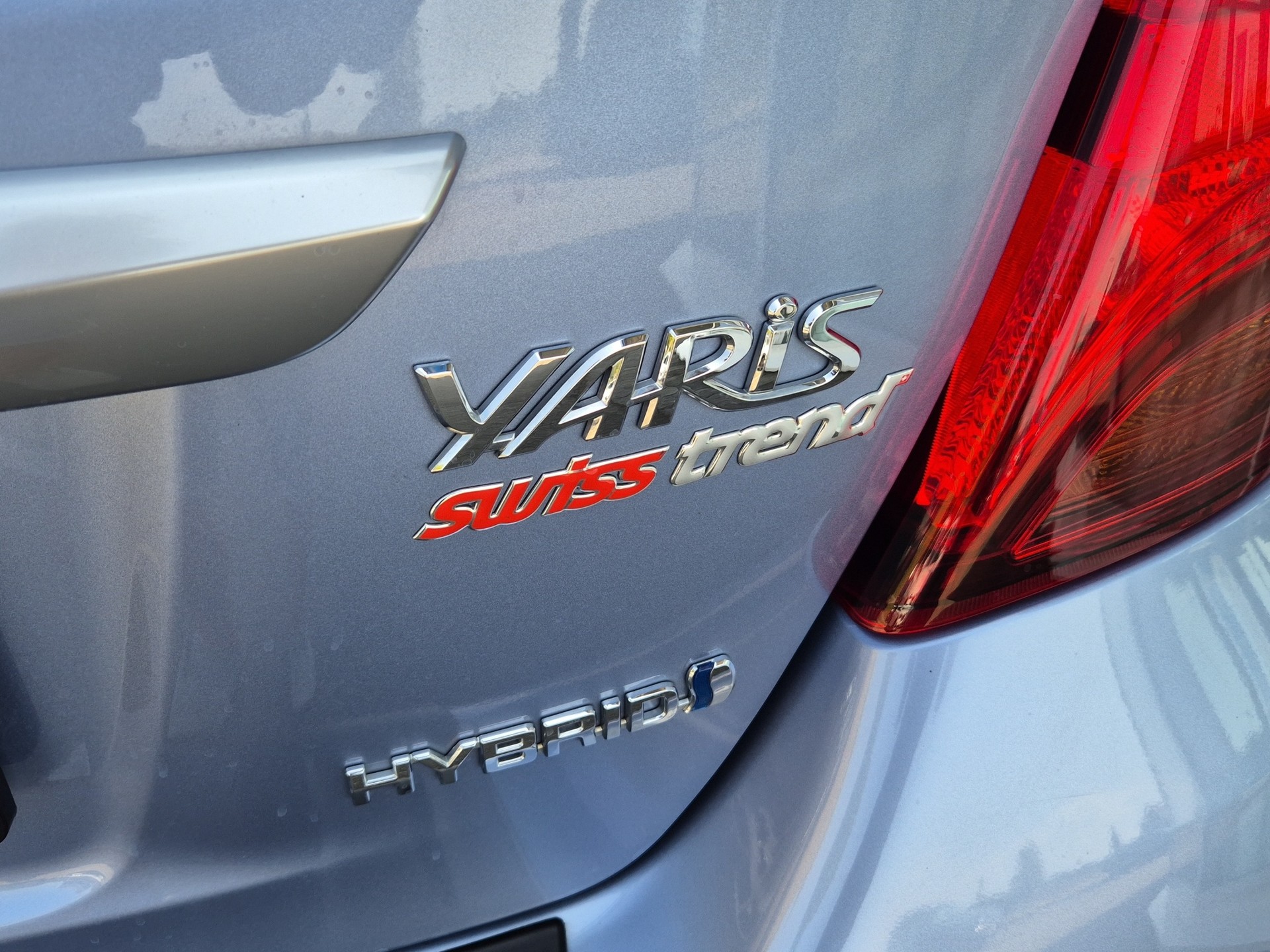 TOYOTA Yaris 1.5 Hybrid Swiss Trend e-CVT-image-6