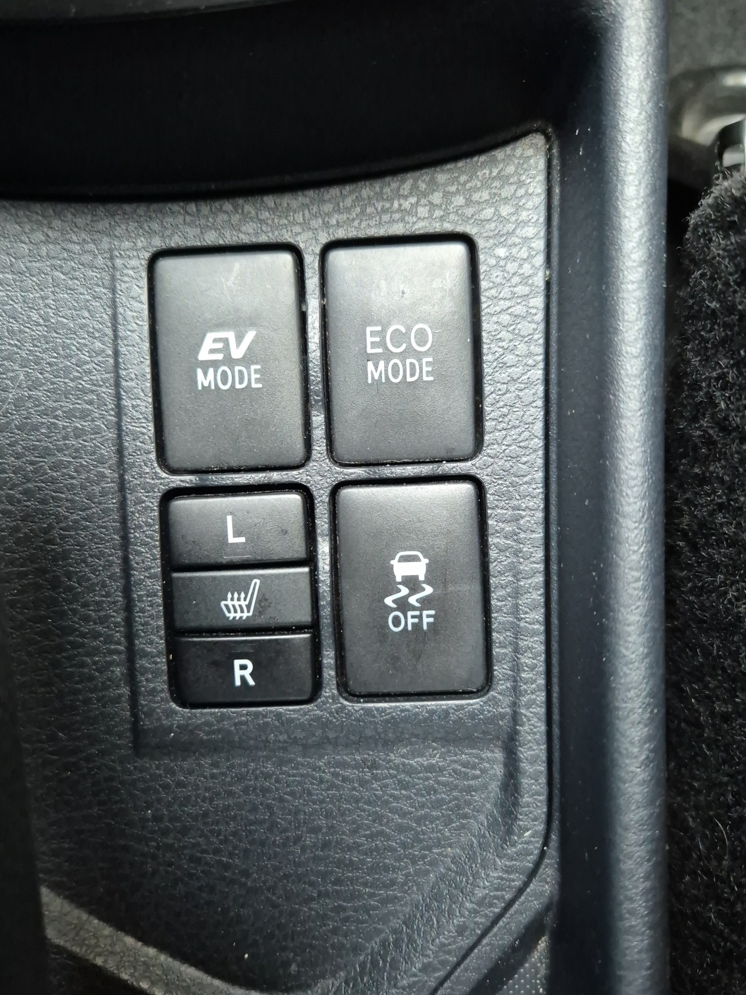 TOYOTA Yaris 1.5 Hybrid Swiss Trend e-CVT-image-13