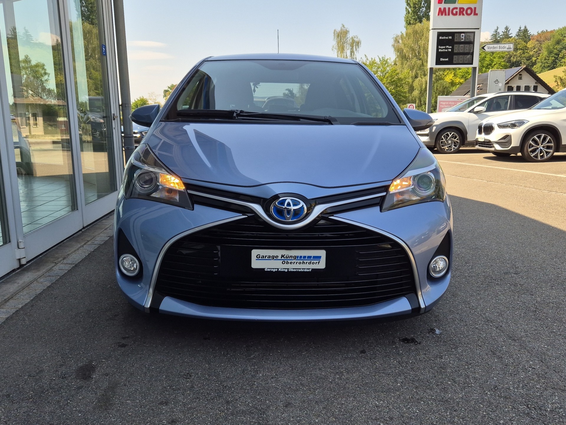 TOYOTA Yaris 1.5 Hybrid Swiss Trend e-CVT-image-1