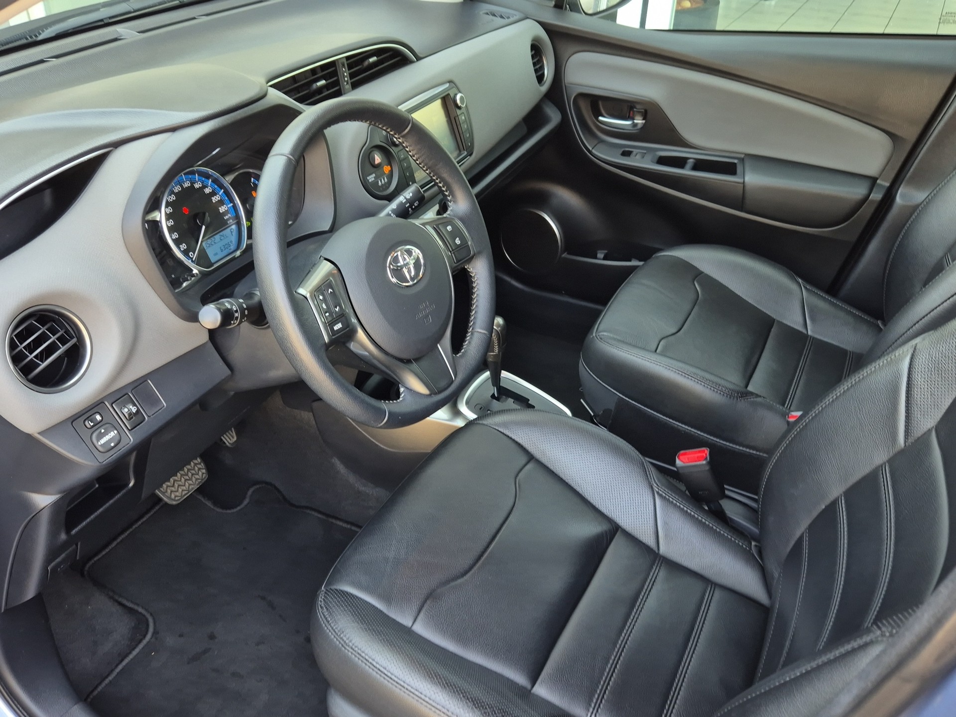 TOYOTA Yaris 1.5 Hybrid Swiss Trend e-CVT-image-9