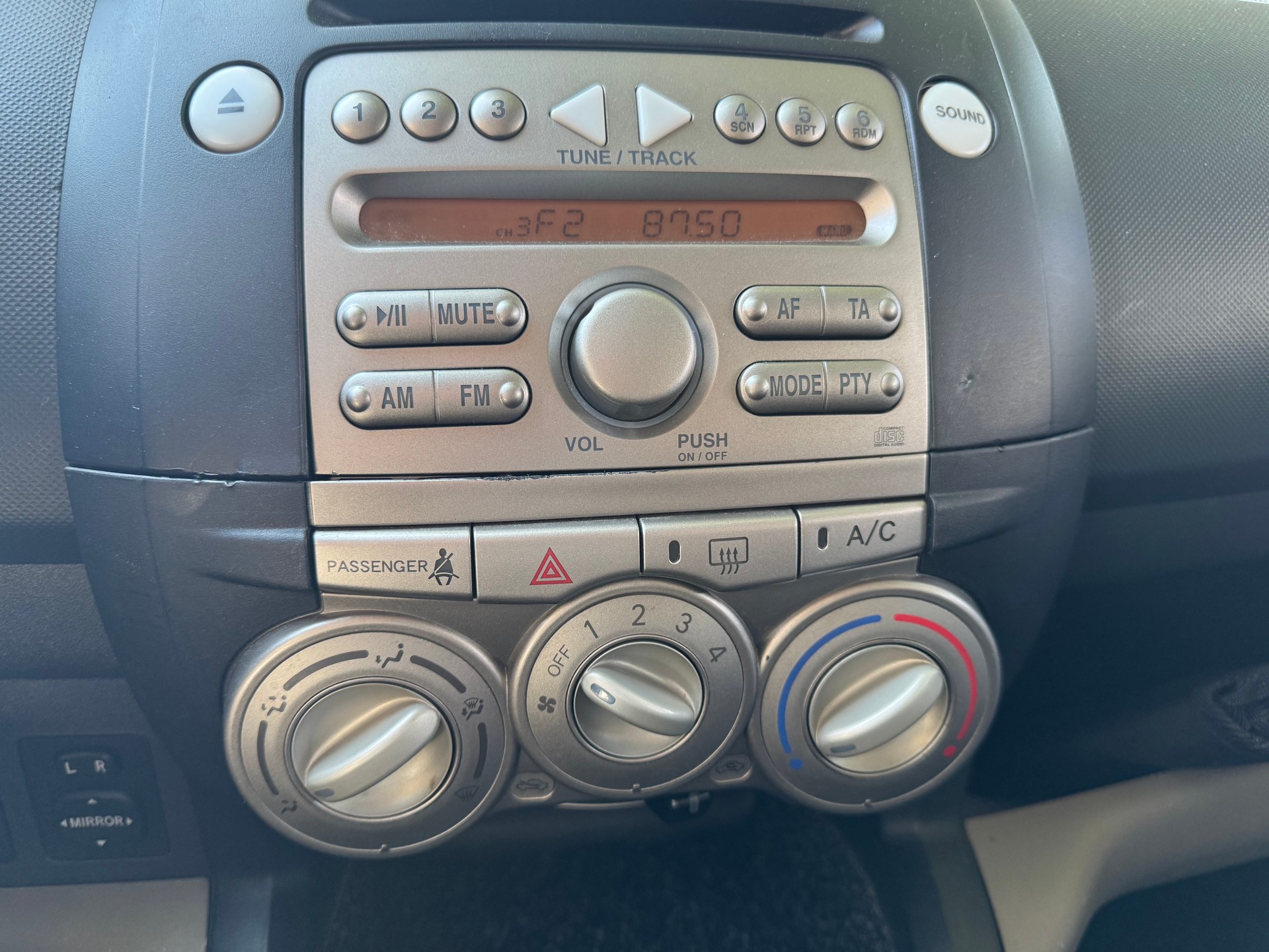 DAIHATSU SIRION-image-9