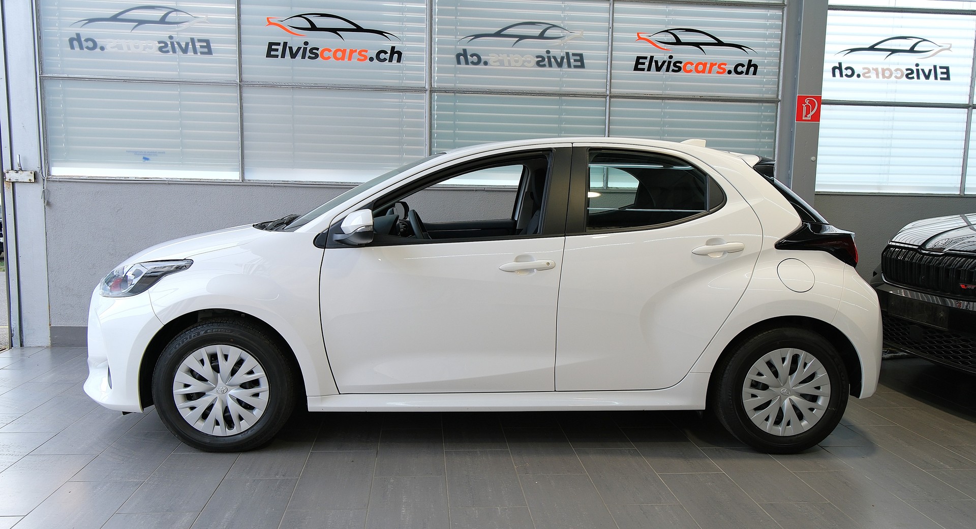 TOYOTA Yaris 1.5 Comfort e-CVT-image-9