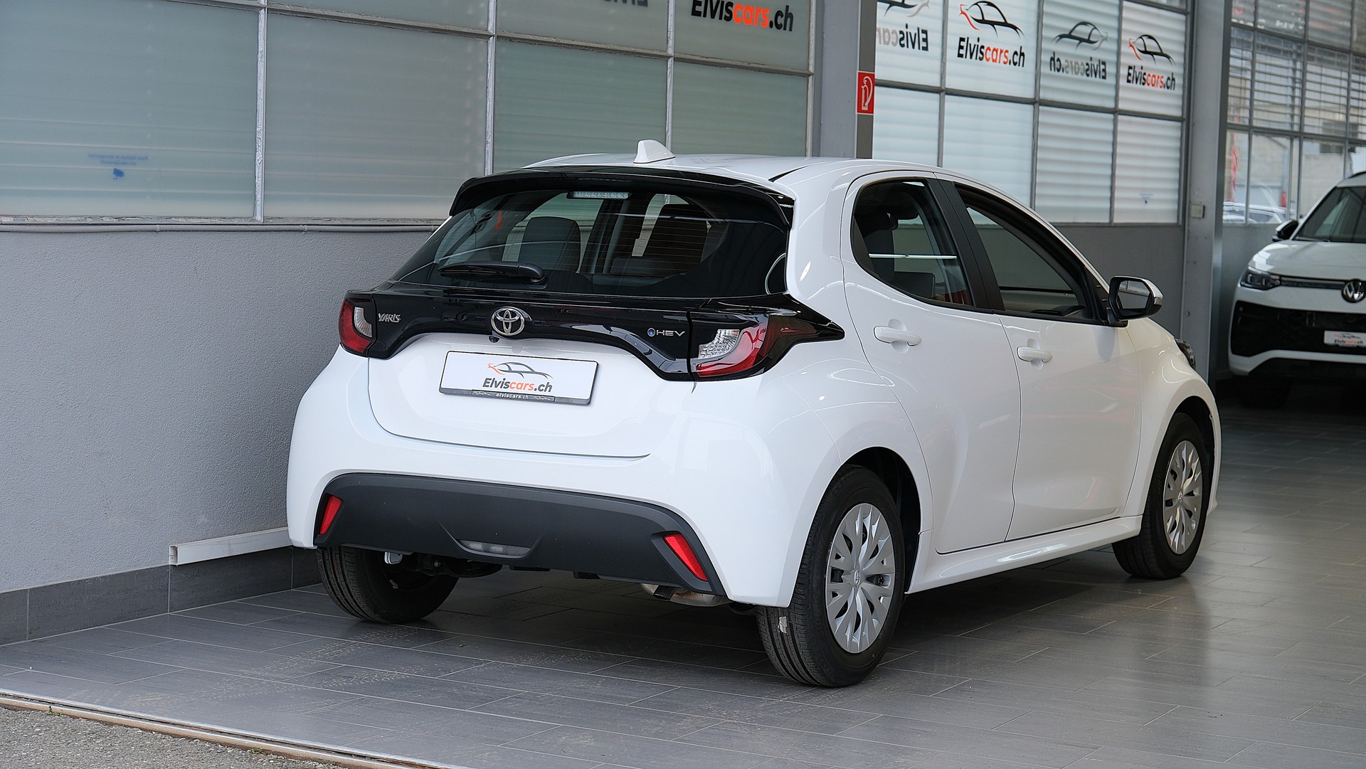 TOYOTA Yaris 1.5 Comfort e-CVT-image-24