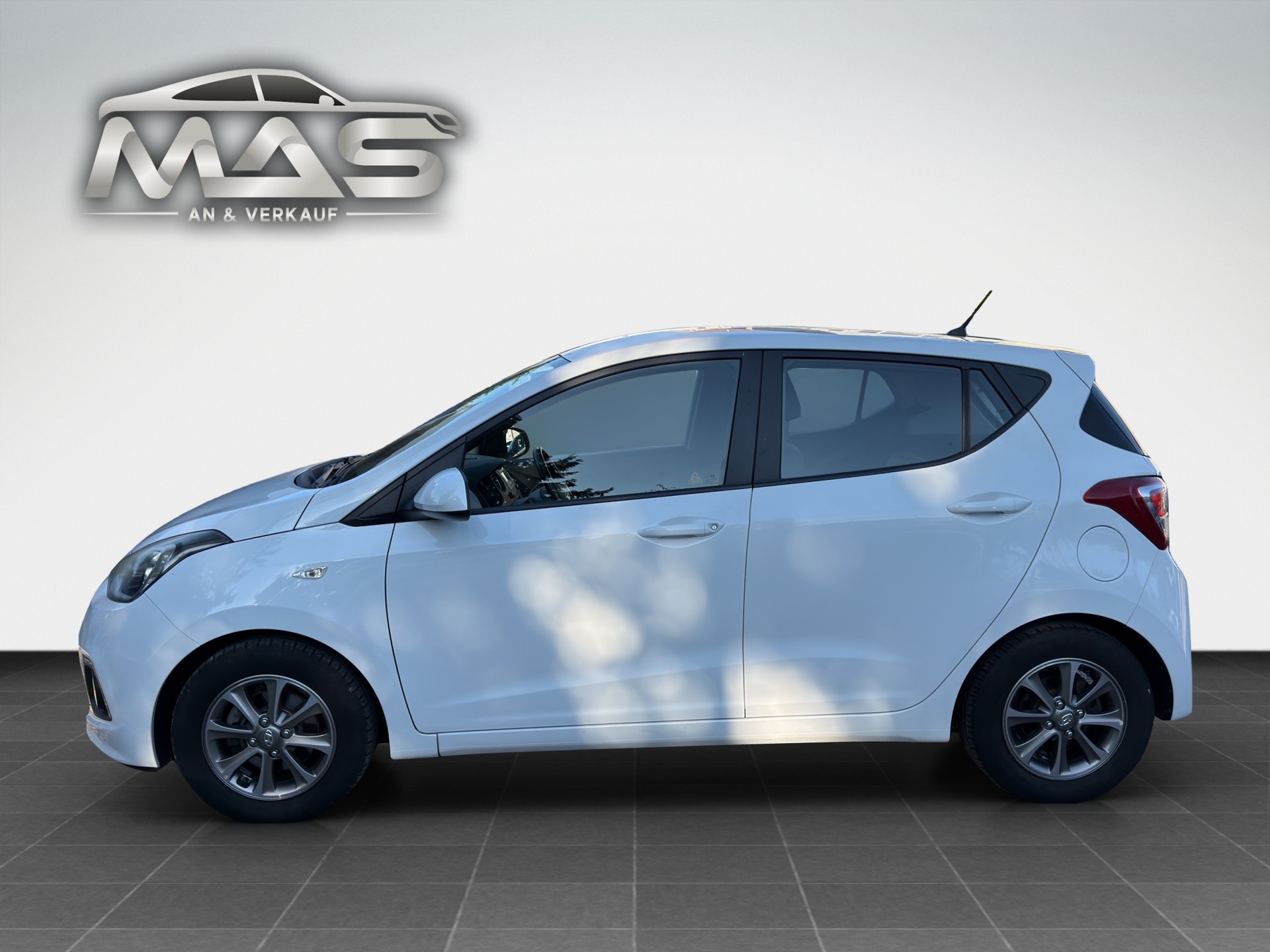 HYUNDAI i10 1.2 Vertex-image-2
