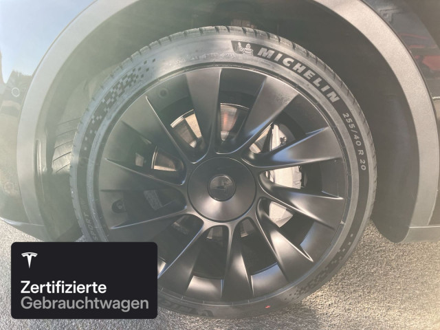 TESLA Model Y Long Range AWD-image-4
