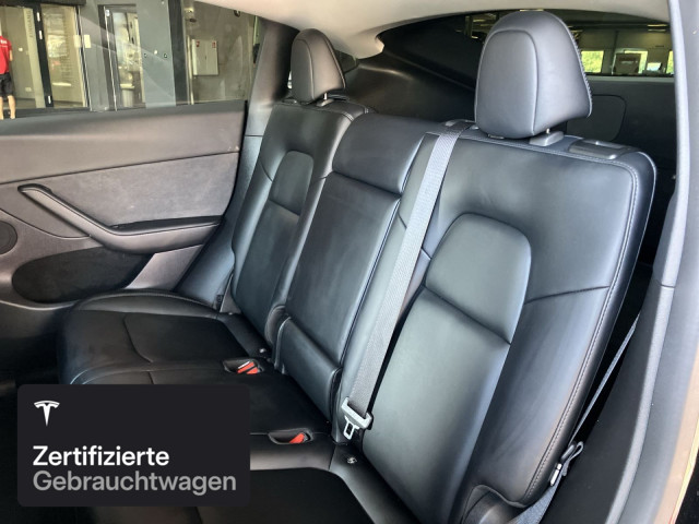 TESLA Model Y Long Range AWD-image-13