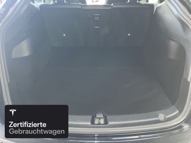 TESLA Model Y Long Range AWD-image-15