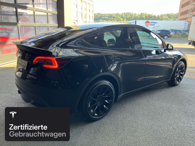 TESLA Model Y Long Range AWD-image-8