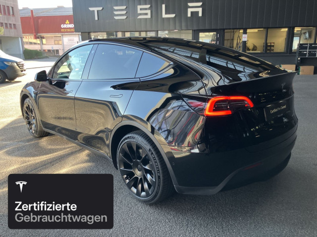 TESLA Model Y Long Range AWD-image-6