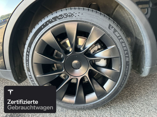 TESLA Model Y Long Range AWD-image-5
