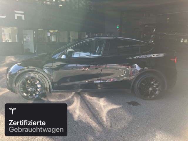 TESLA Model Y Long Range AWD-image-3