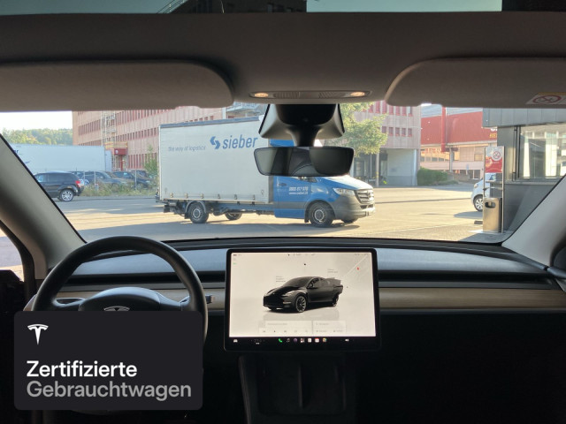 TESLA Model Y Long Range AWD-image-14