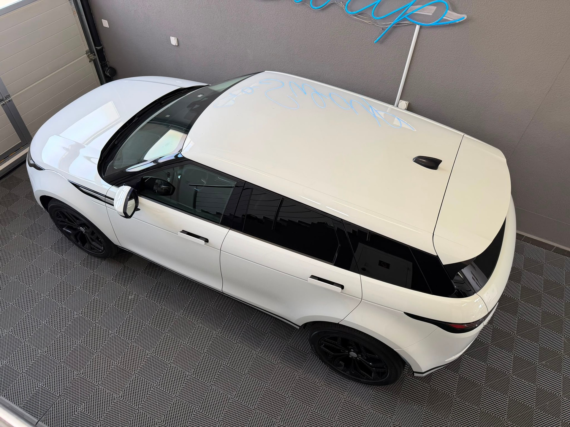 LAND ROVER Range Rover Evoque P 200 MHEV AT9-image-2