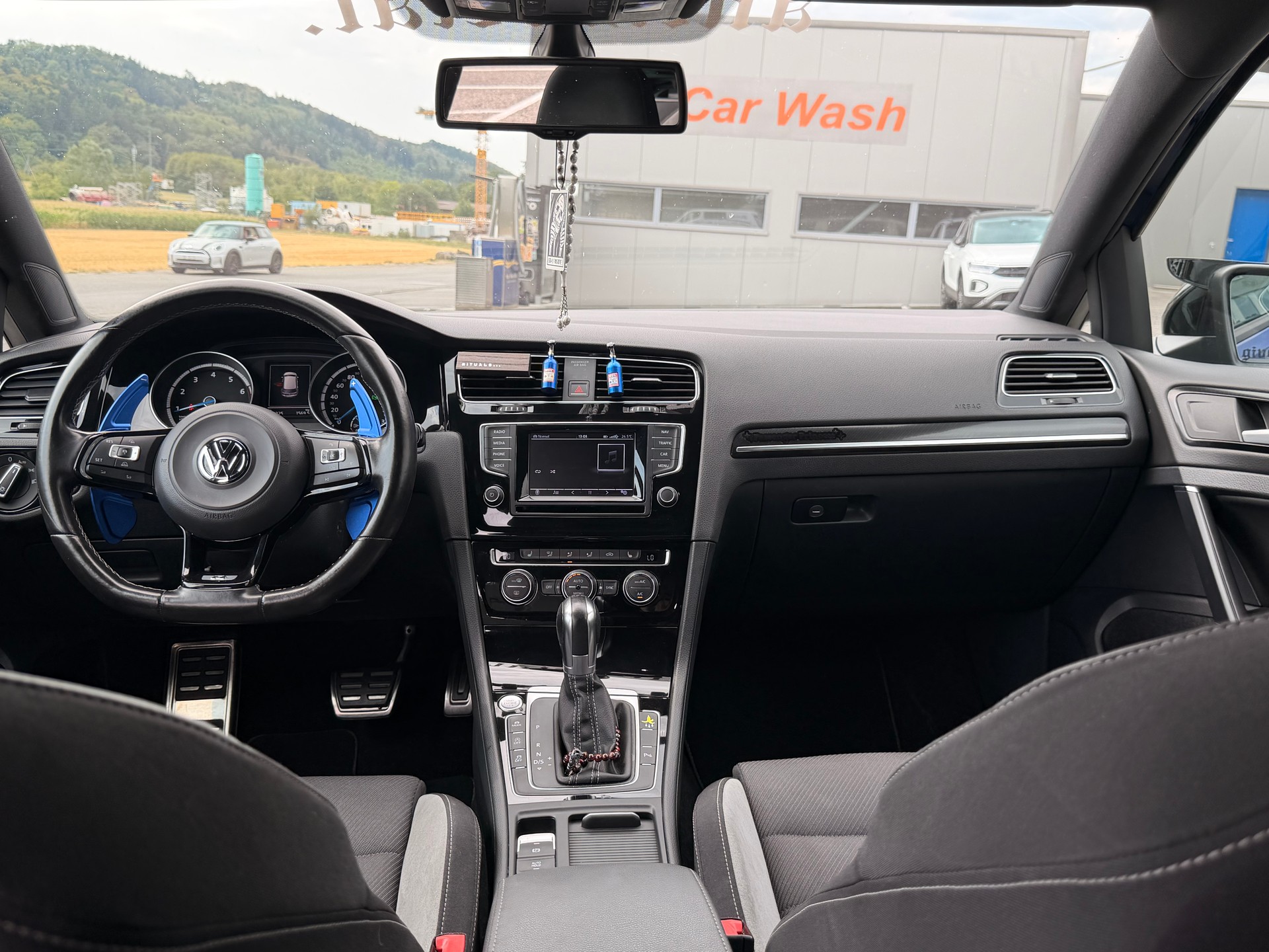 VW 2.0 TSI R 4motion-image-2
