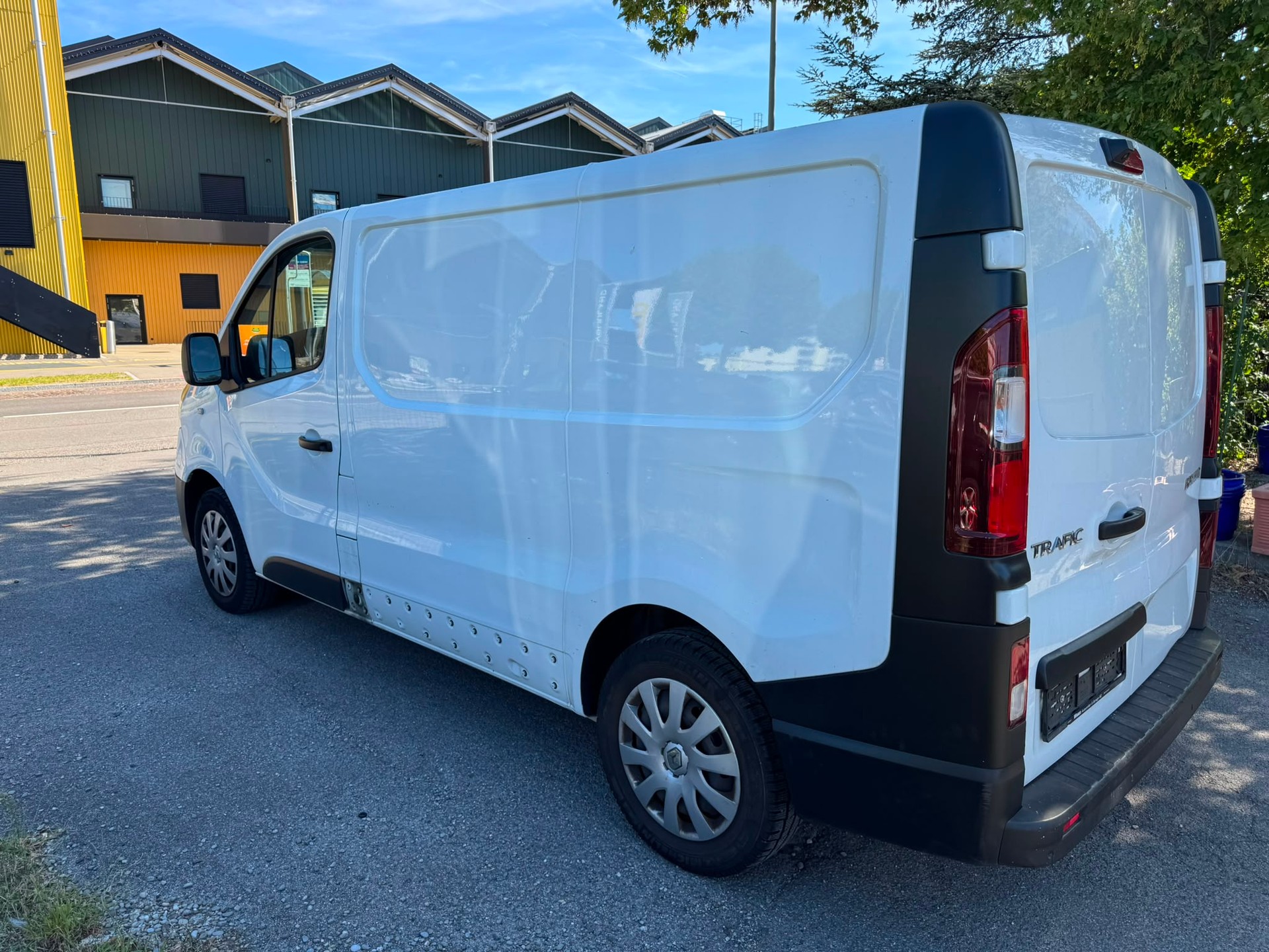 RENAULT Trafic 2.0 Energy dCi 120 3.0t Access L1H1-image-9