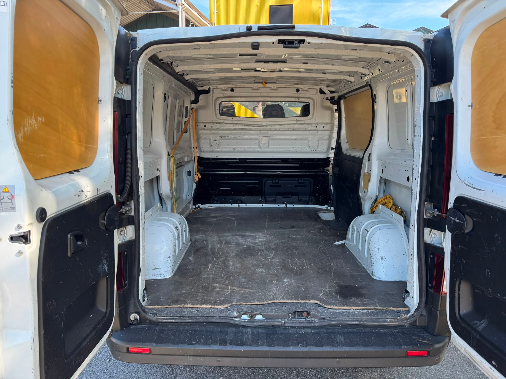 RENAULT Trafic 2.0 Energy dCi 120 3.0t Access L1H1-image-4
