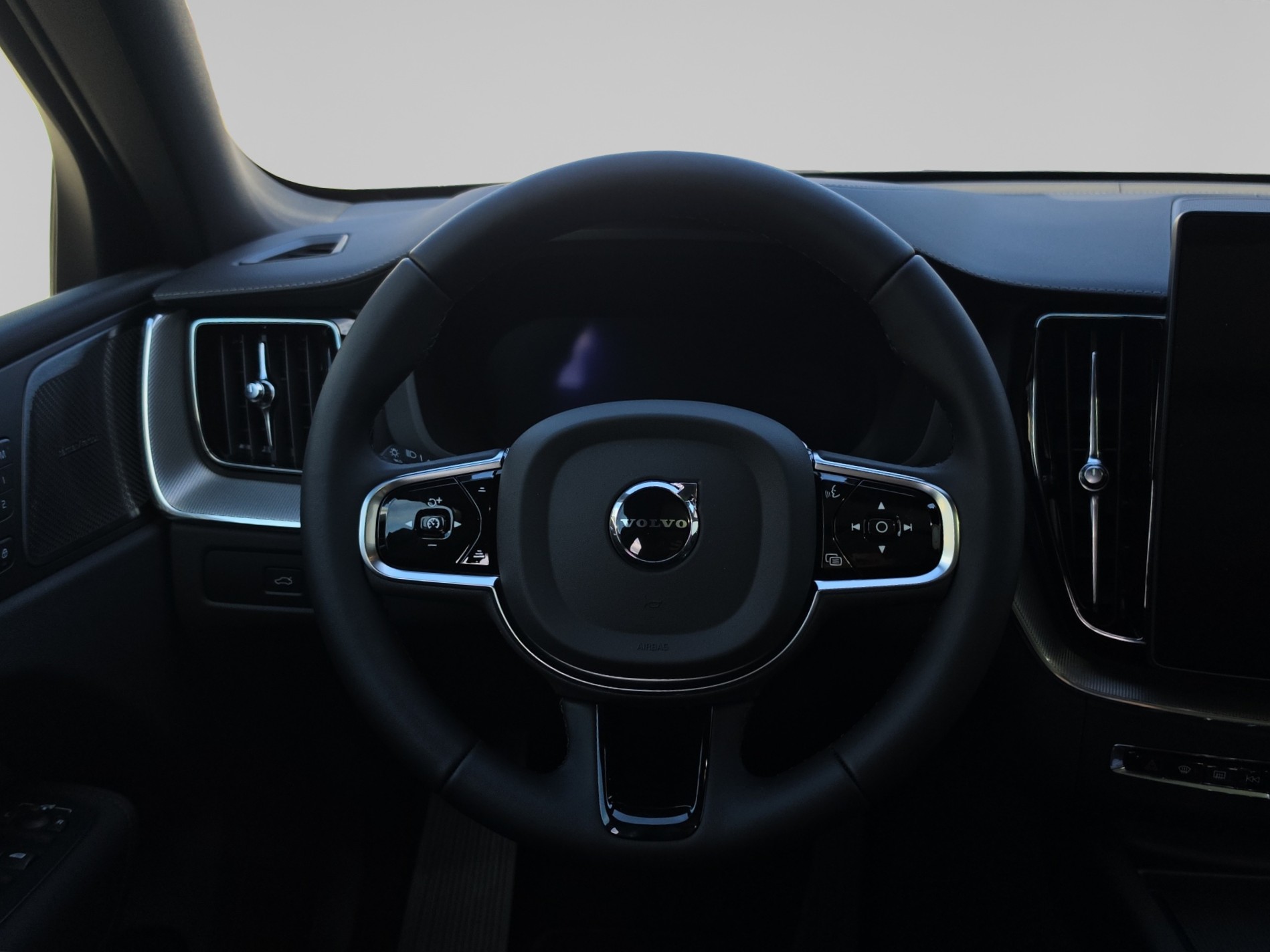 VOLVO XC60 2.0 B5 MH Black Edition AWD-image-11