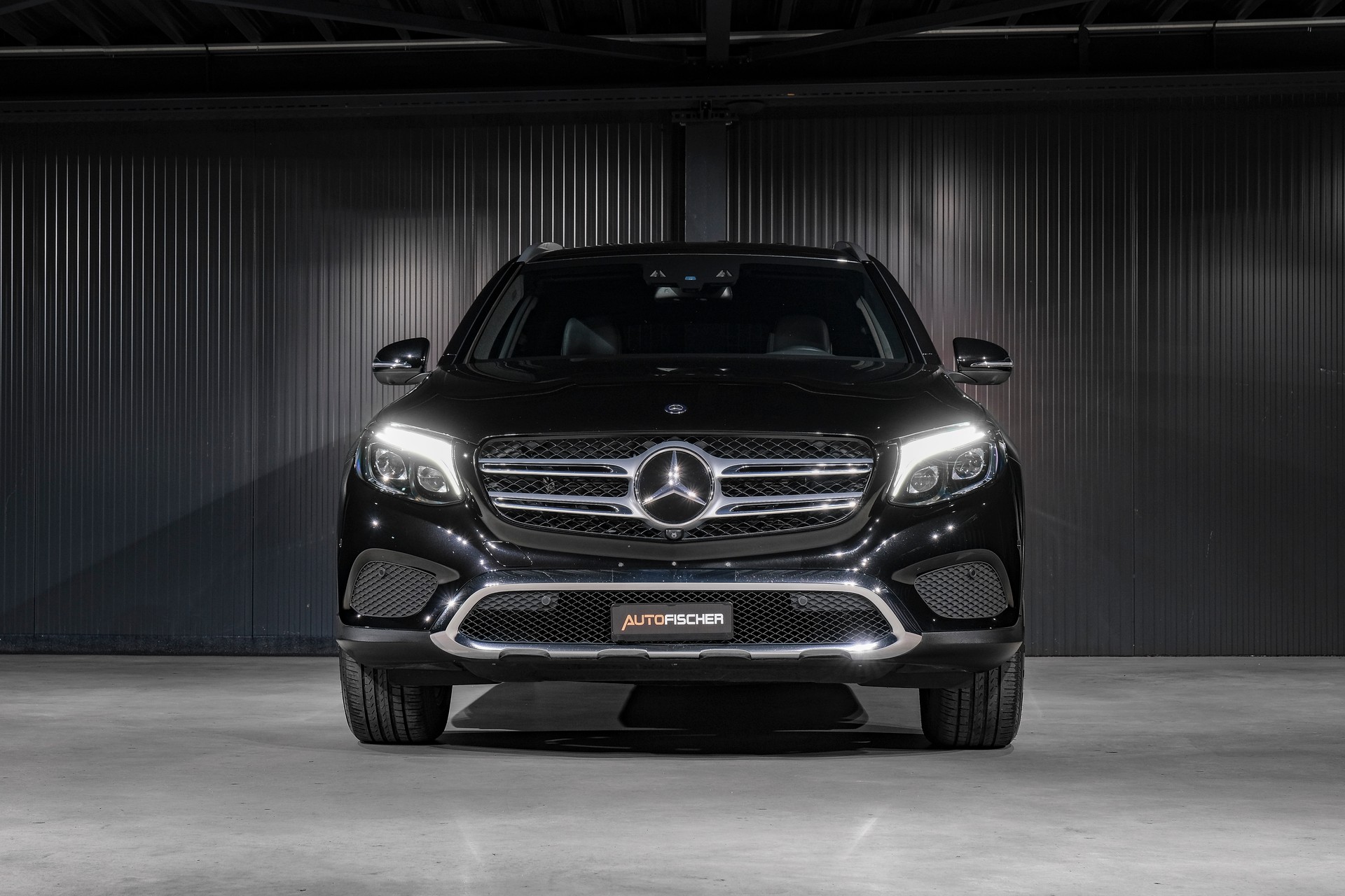MERCEDES-BENZ GLC 250 Exclusive 4Matic 9G-Tronic-showroom-element-2