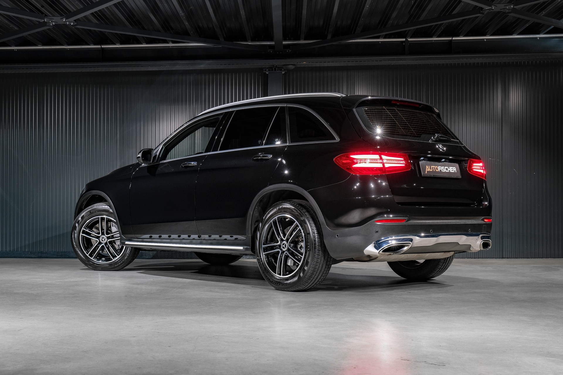 MERCEDES-BENZ GLC 250 Exclusive 4Matic 9G-Tronic-showroom-element-1