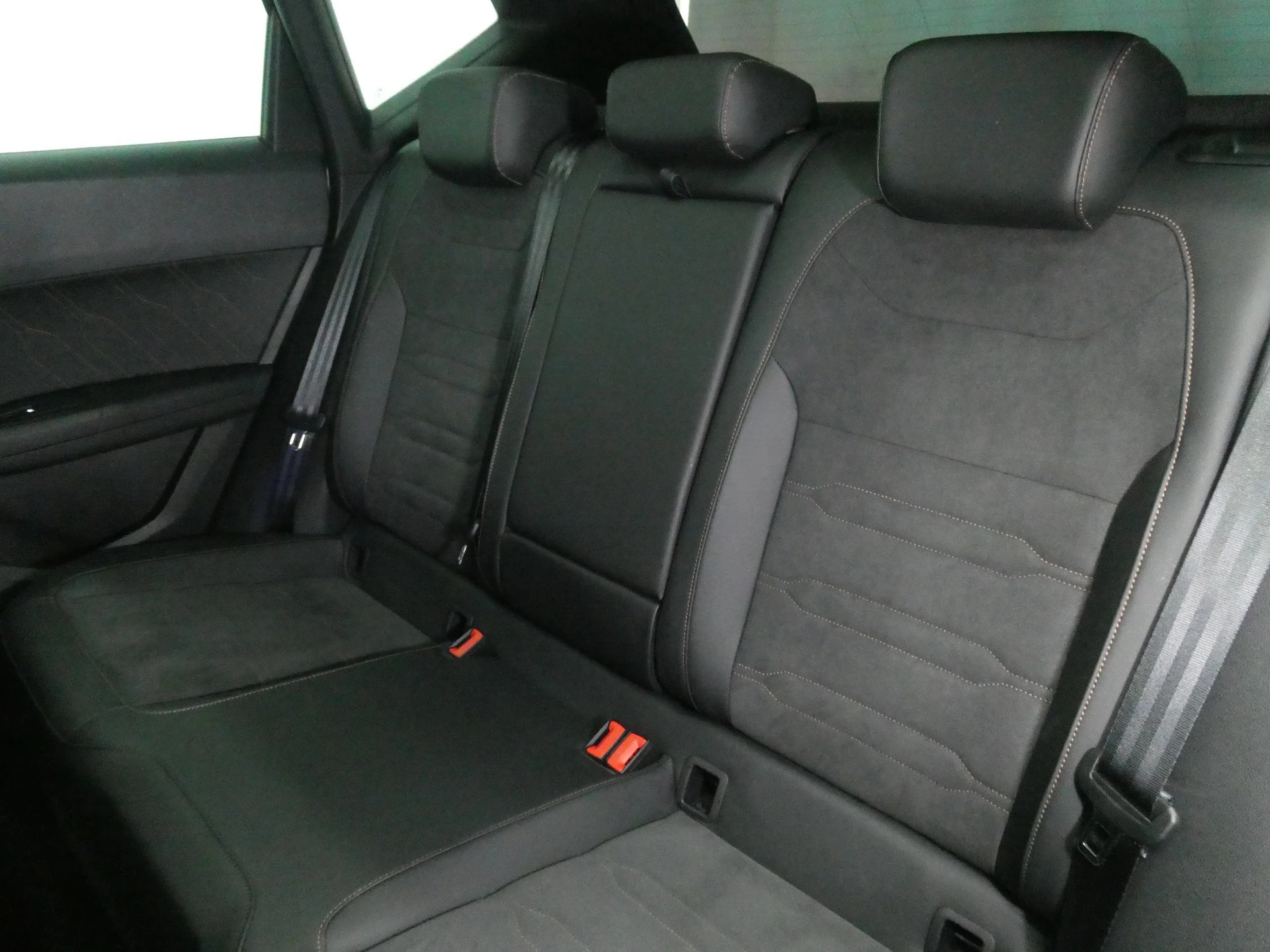CUPRA Ateca 2.0TSI VZ 4Drive DSG - Panorama - Navi - Beats - Sportsitze - Sitzmemory - 360° Kamera - AHK - 300 PS-image-10