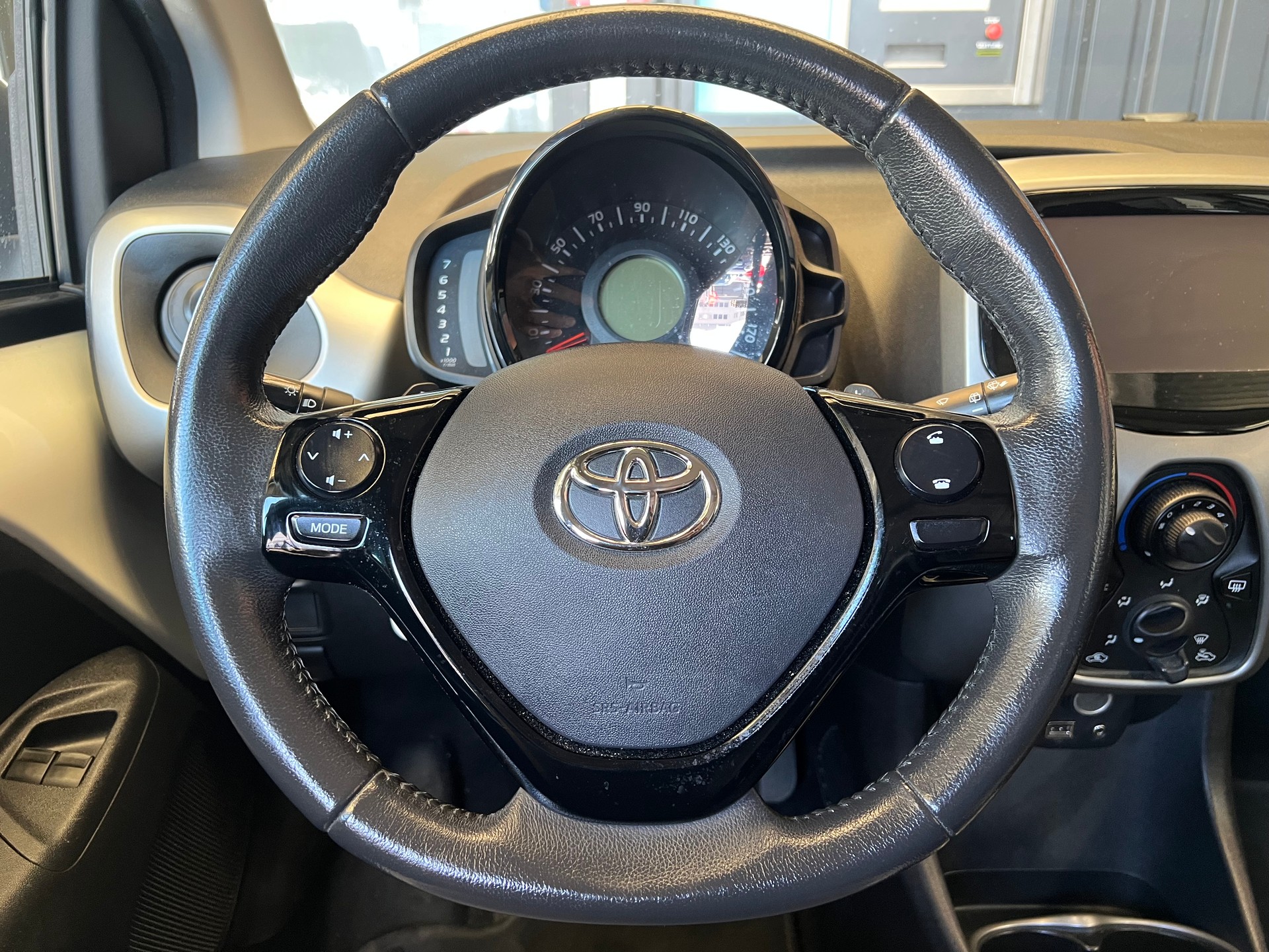 TOYOTA Aygo 1.0 VVT-i x-play MultiMode-image-7