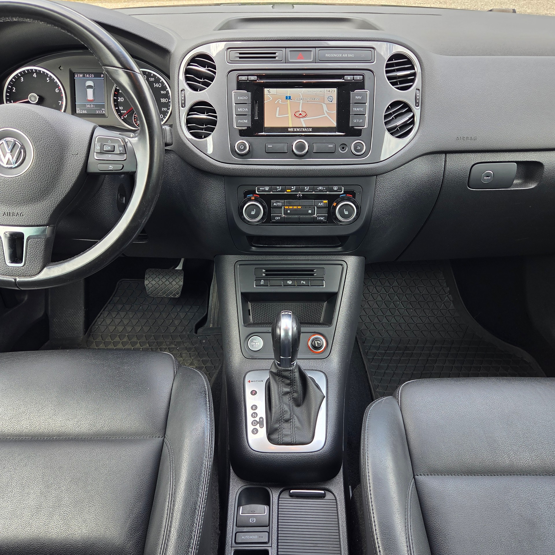 VW Tiguan 2.0 TSI Sport&Style 4Motion DSG-image-12