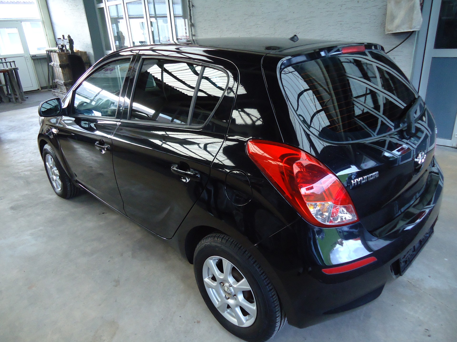 HYUNDAI i20 1.4 Premium Automatic-image-2