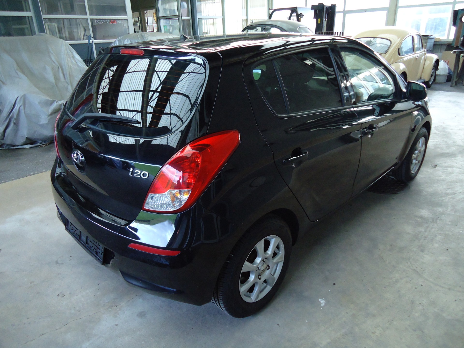 HYUNDAI i20 1.4 Premium Automatic-image-3