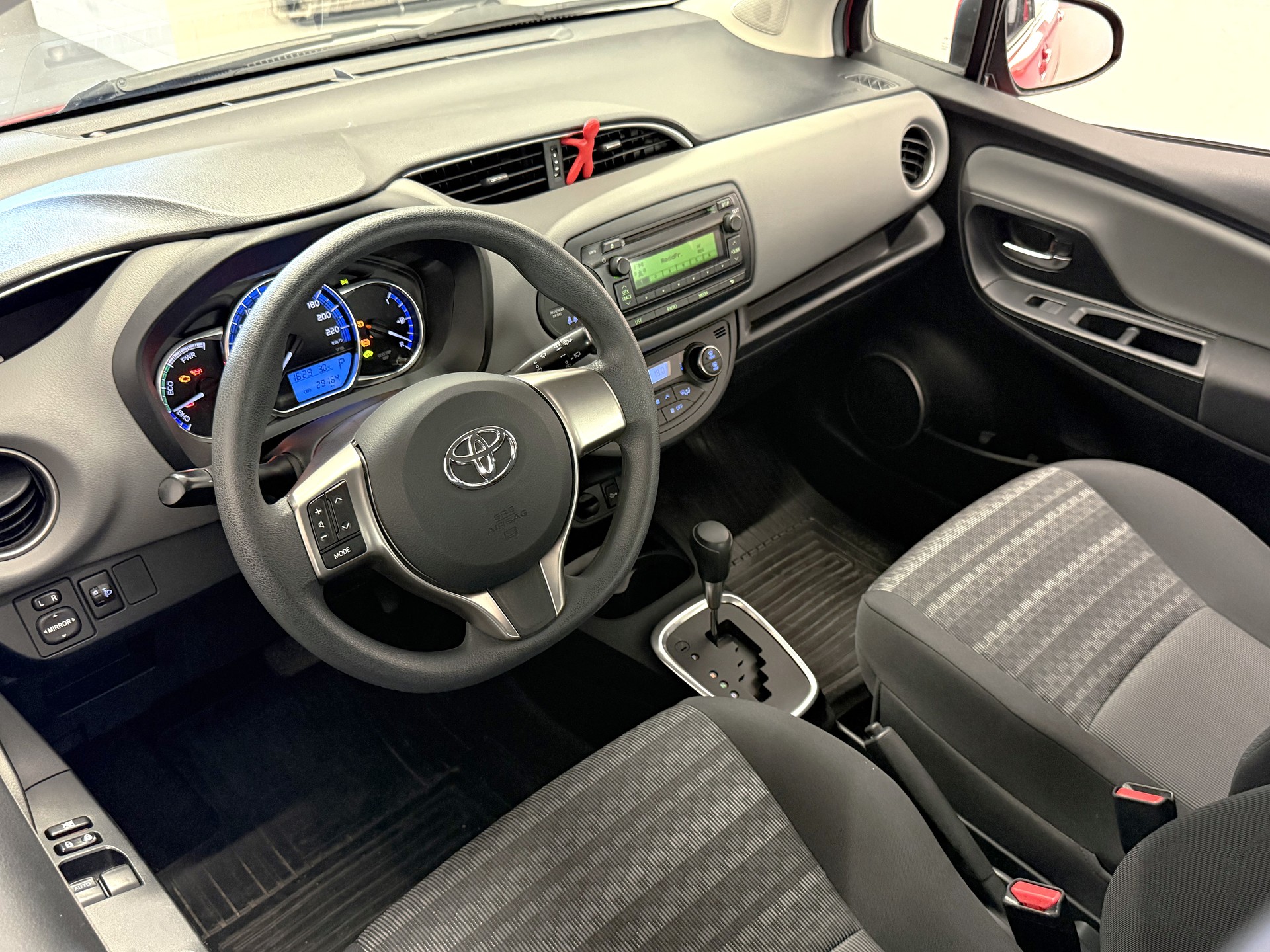 TOYOTA Yaris 1.5 VVT-i Hybrid Style e-CVT-image-11
