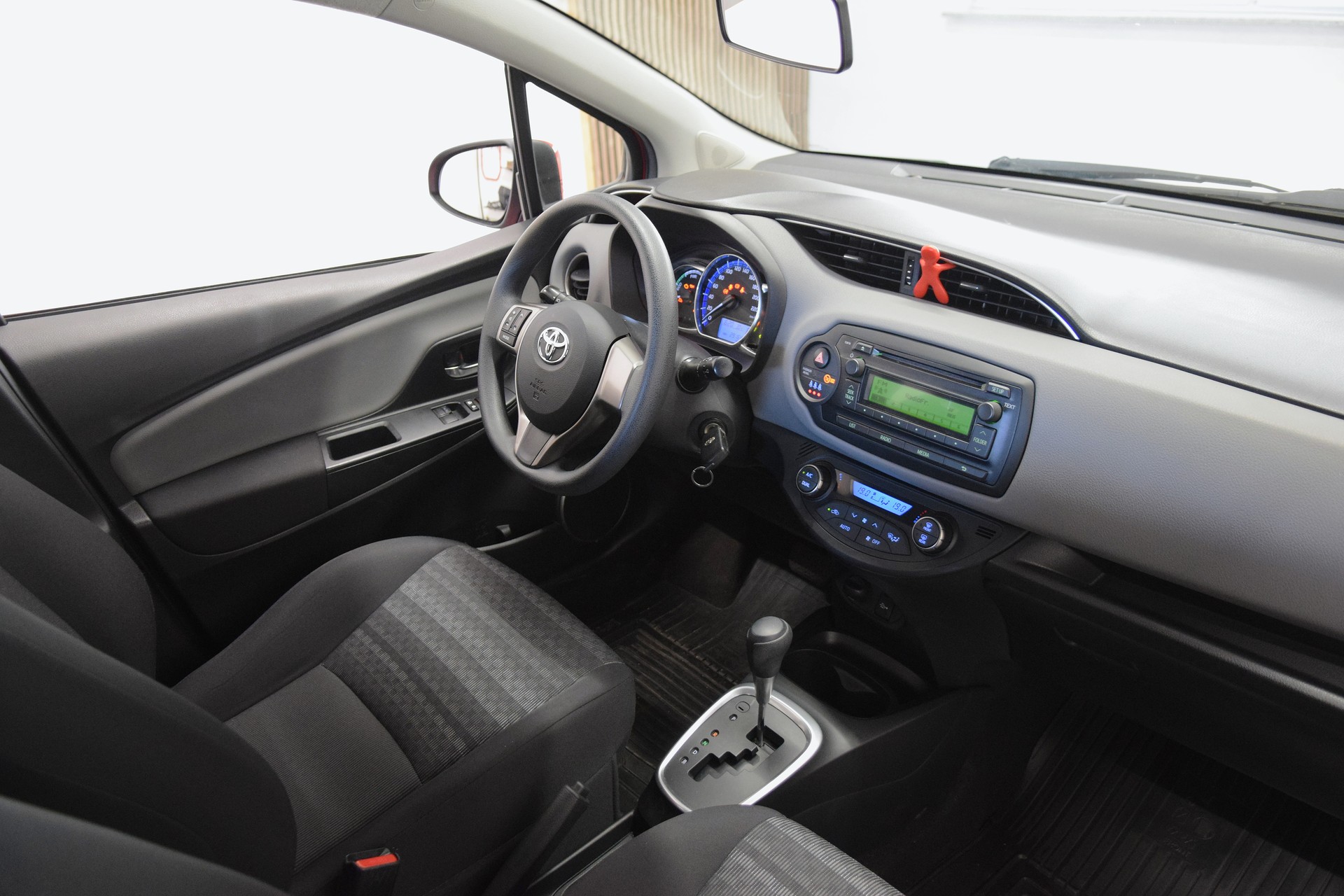 TOYOTA Yaris 1.5 VVT-i Hybrid Style e-CVT-image-10