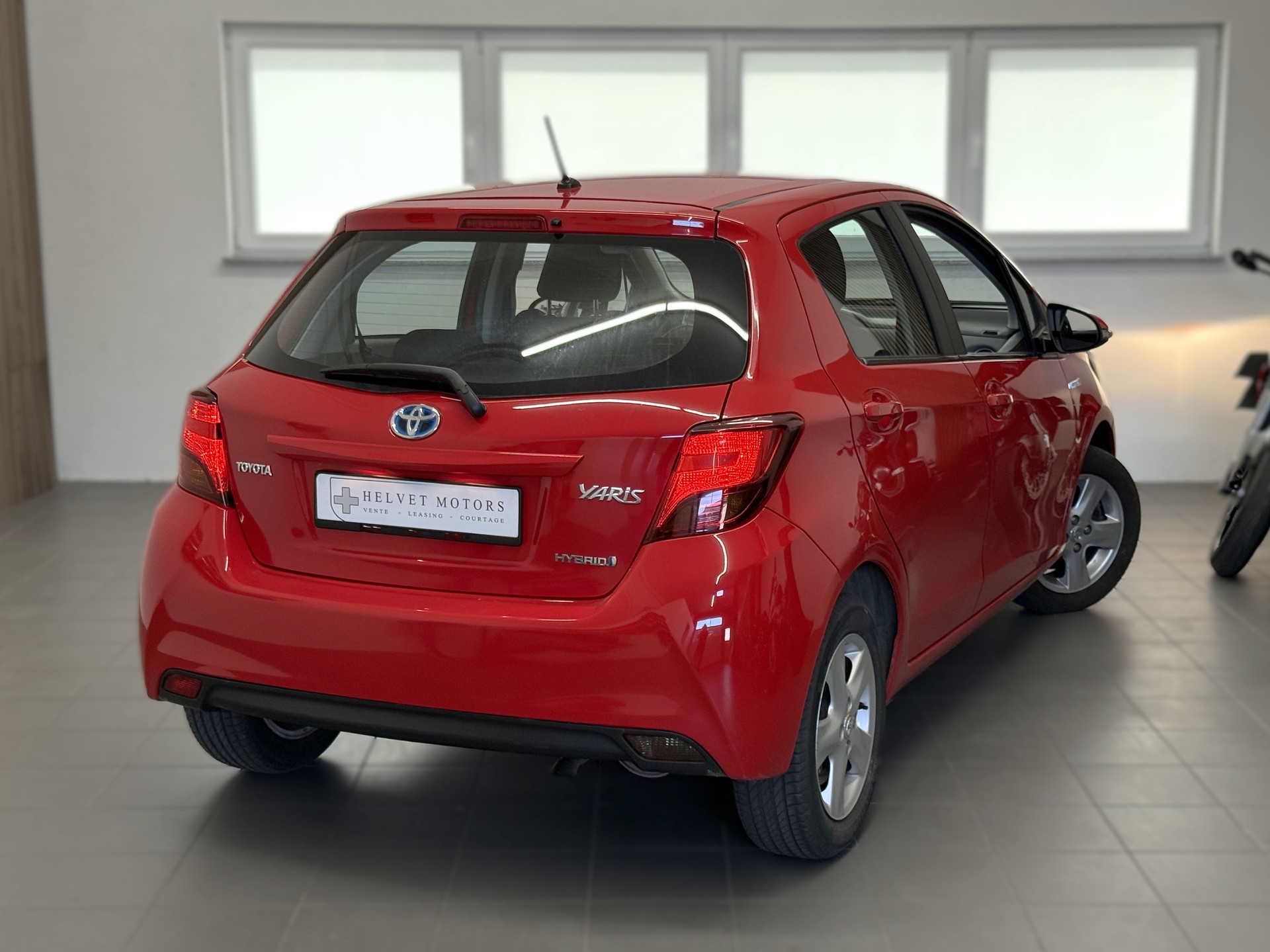 TOYOTA Yaris 1.5 VVT-i Hybrid Style e-CVT-image-3
