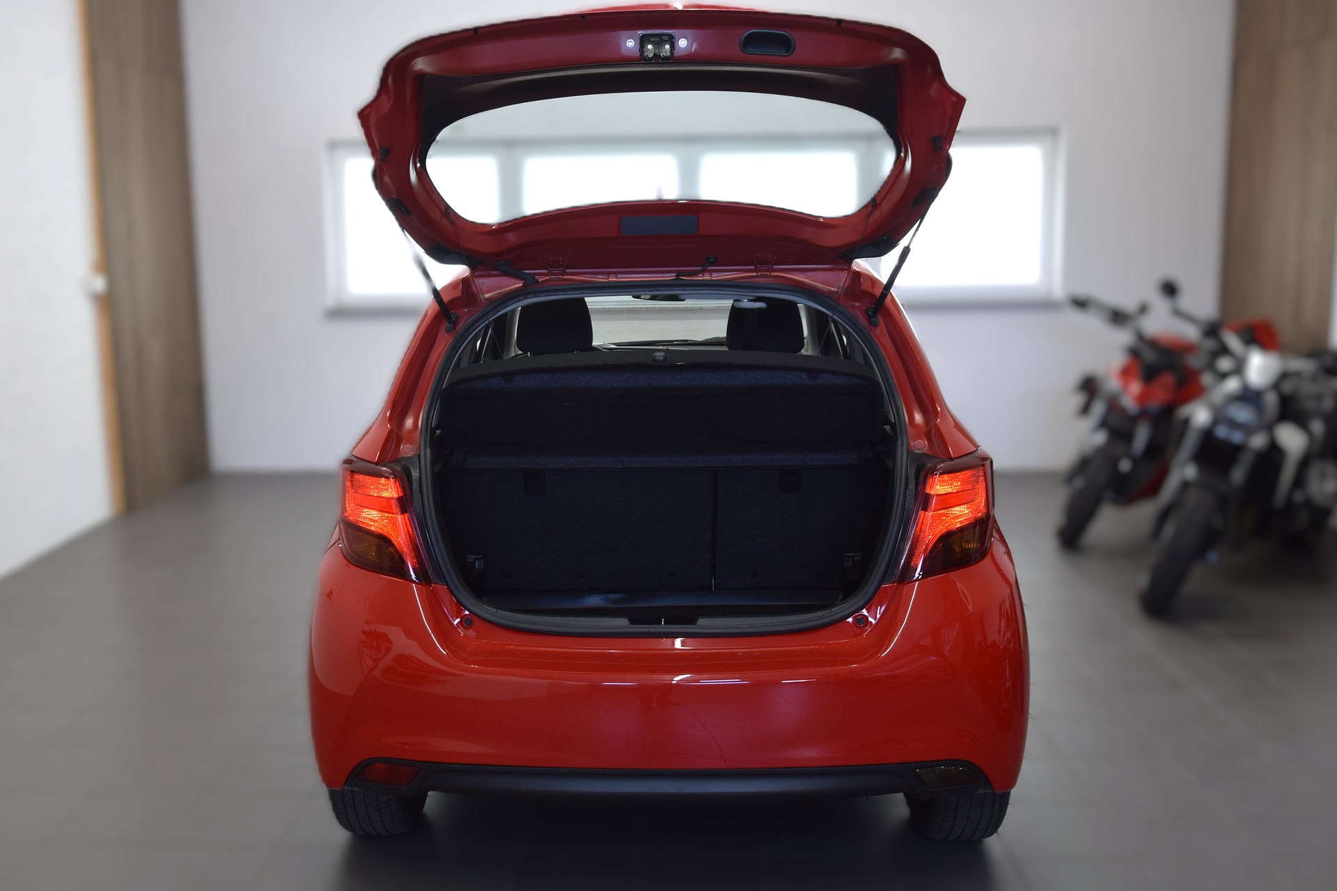 TOYOTA Yaris 1.5 VVT-i Hybrid Style e-CVT-image-5