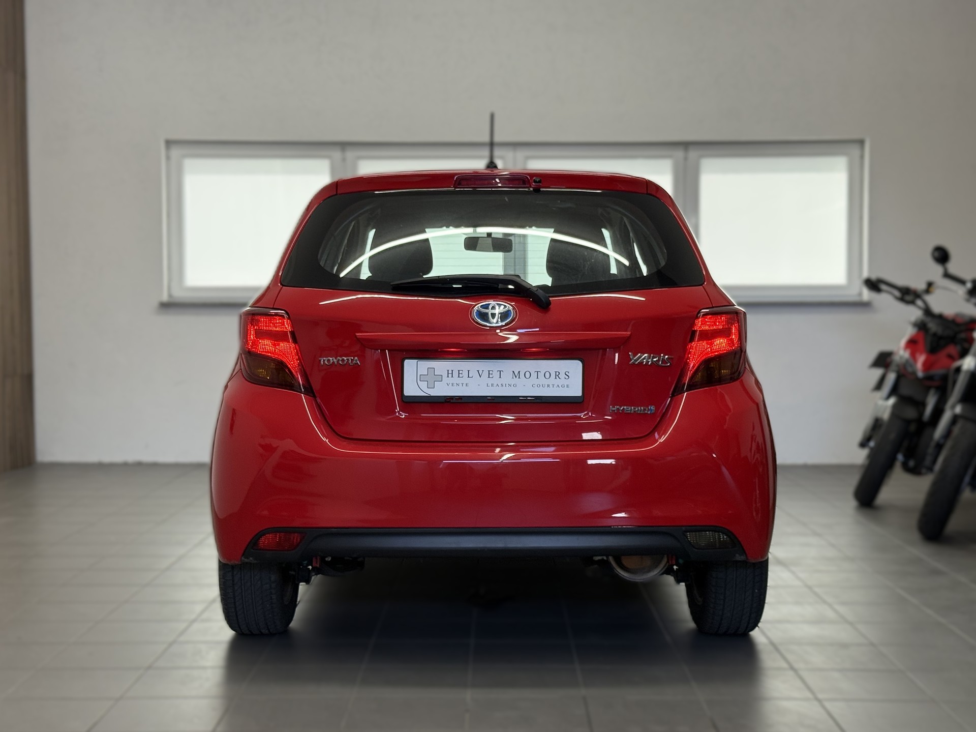 TOYOTA Yaris 1.5 VVT-i Hybrid Style e-CVT-image-4