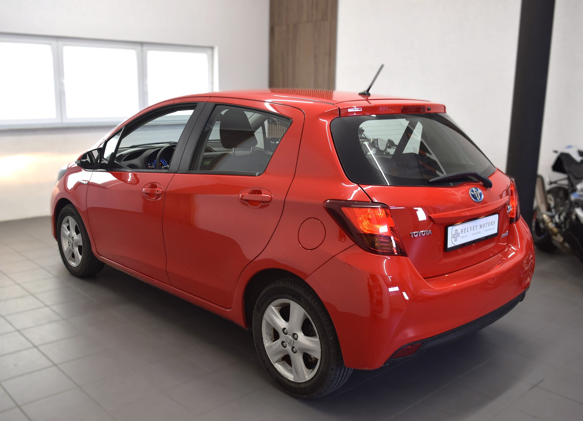 TOYOTA Yaris 1.5 VVT-i Hybrid Style e-CVT-image-6