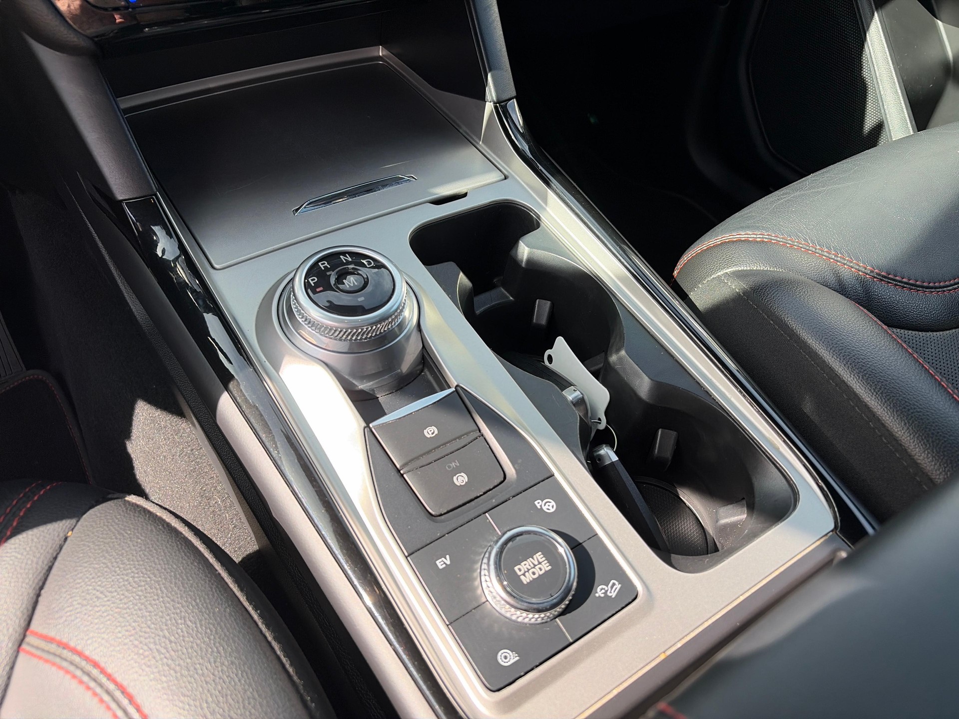 FORD Explorer 3.0 V6 Plug-in Hybrid ST-Line-image-18