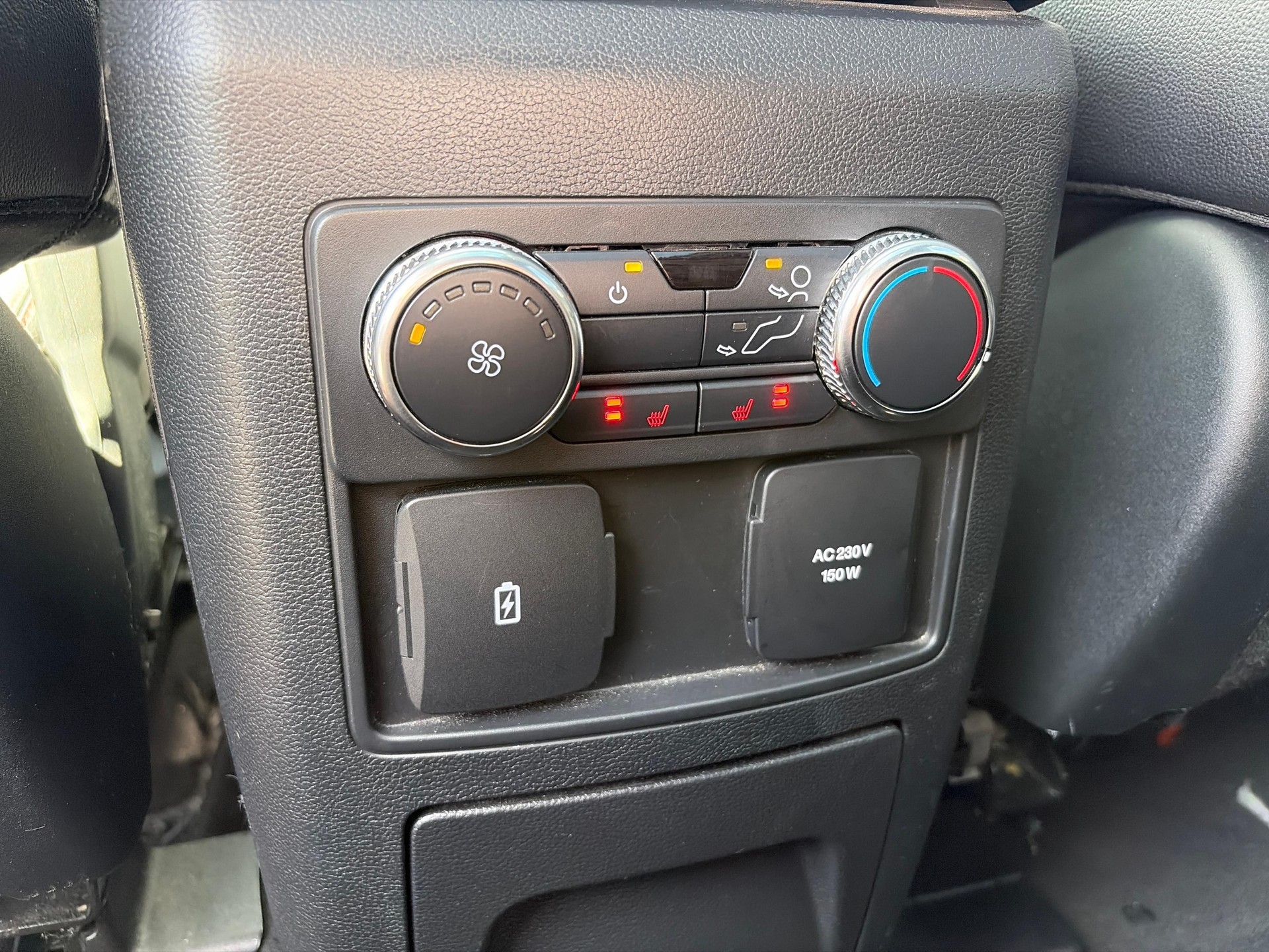 FORD Explorer 3.0 V6 Plug-in Hybrid ST-Line-image-17