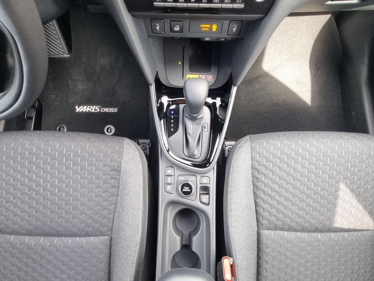 TOYOTA Yaris Cross 1.5 VVT-i HSD Trend AWD-i-image-14