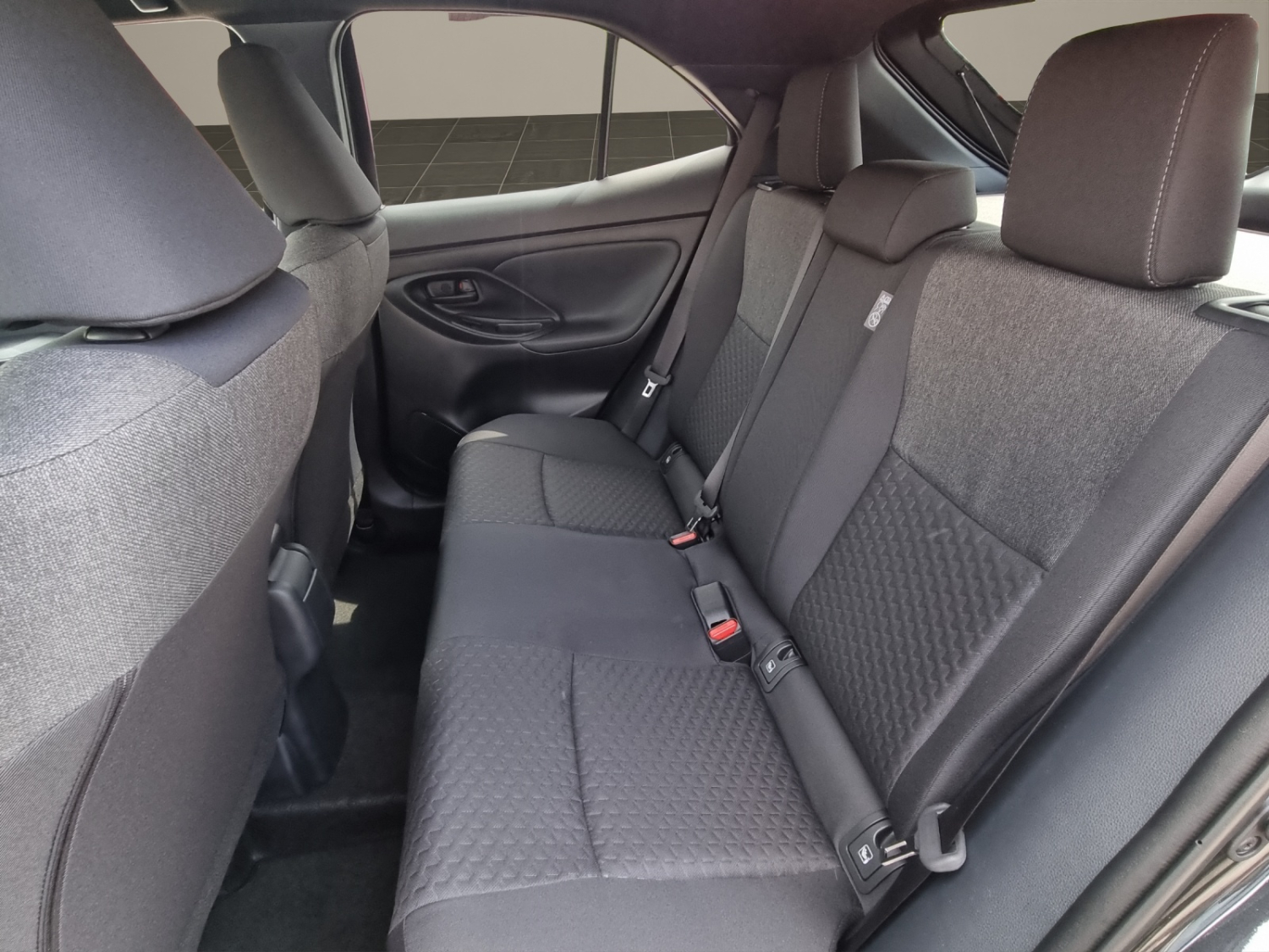 TOYOTA Yaris Cross 1.5 VVT-i HSD Trend AWD-i-image-9