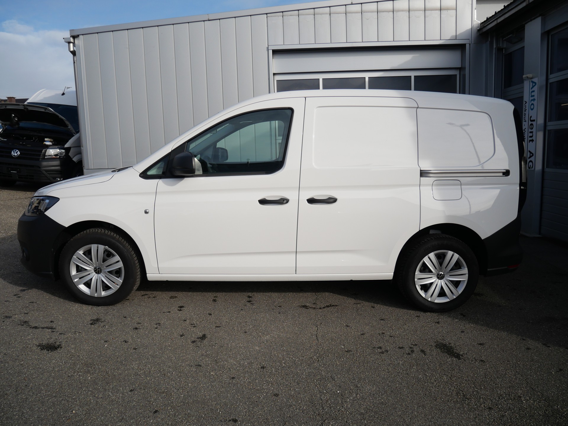VW Caddy Cargo 2.0TDI 4Motion-image-1