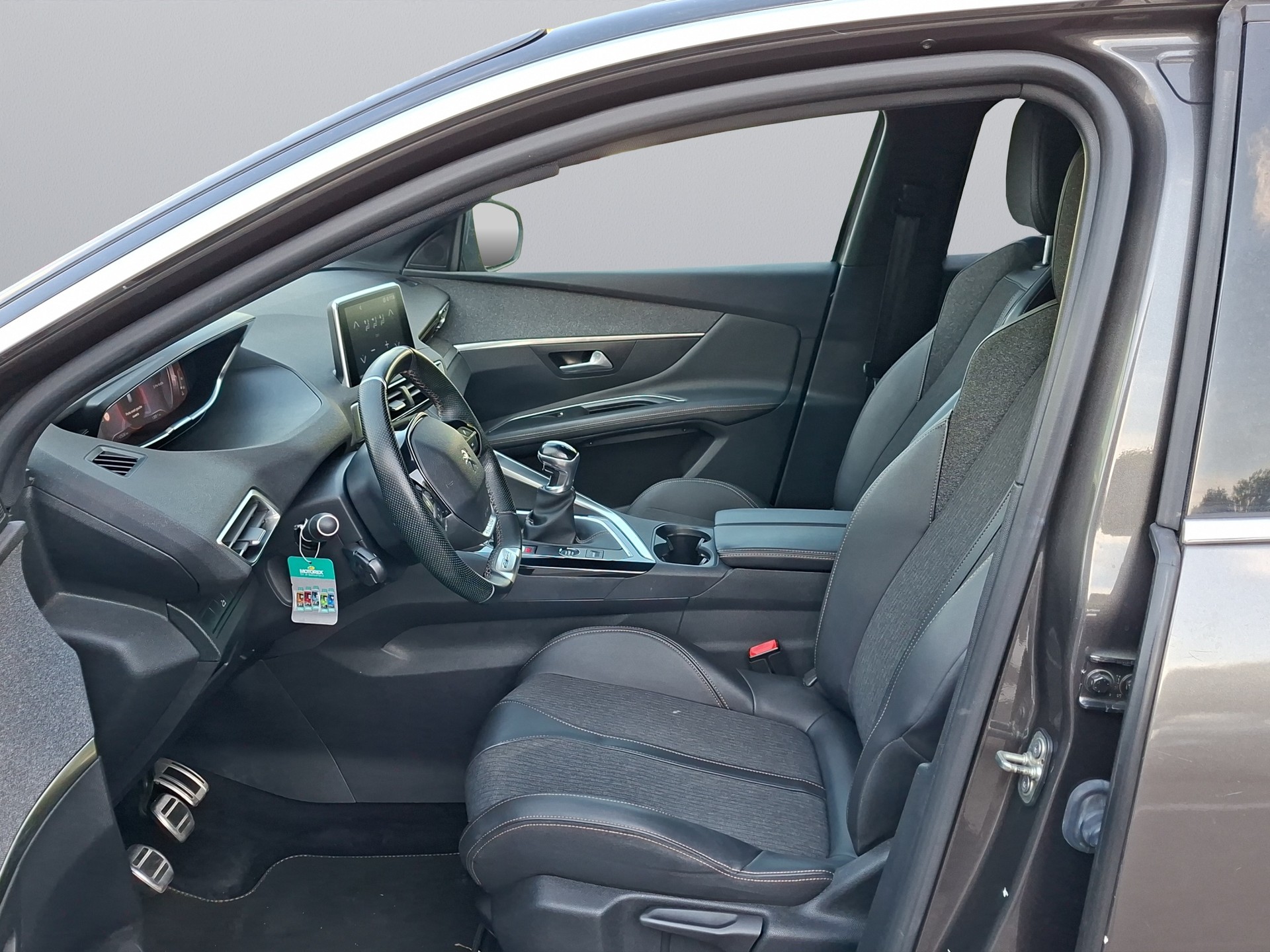 PEUGEOT 3008 1.2 PureTech GT Line-image-12
