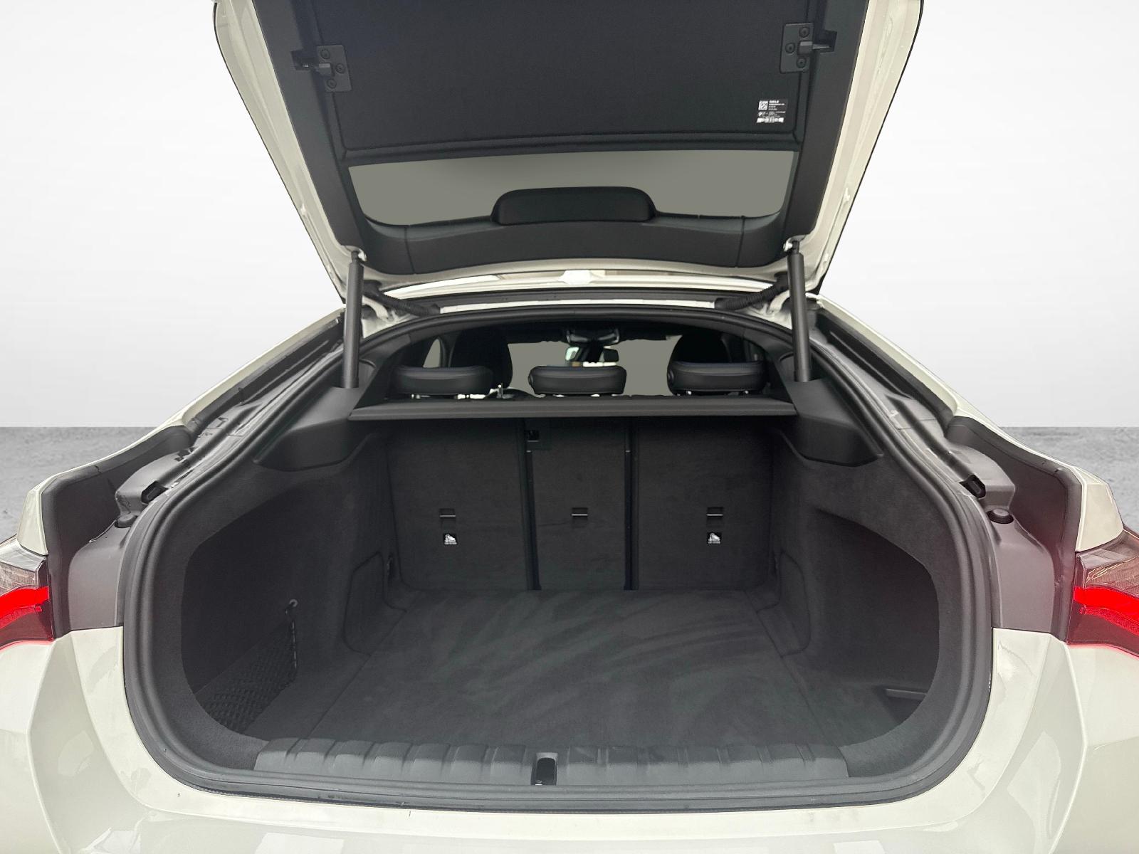 BMW i4 eDrive40-image-13