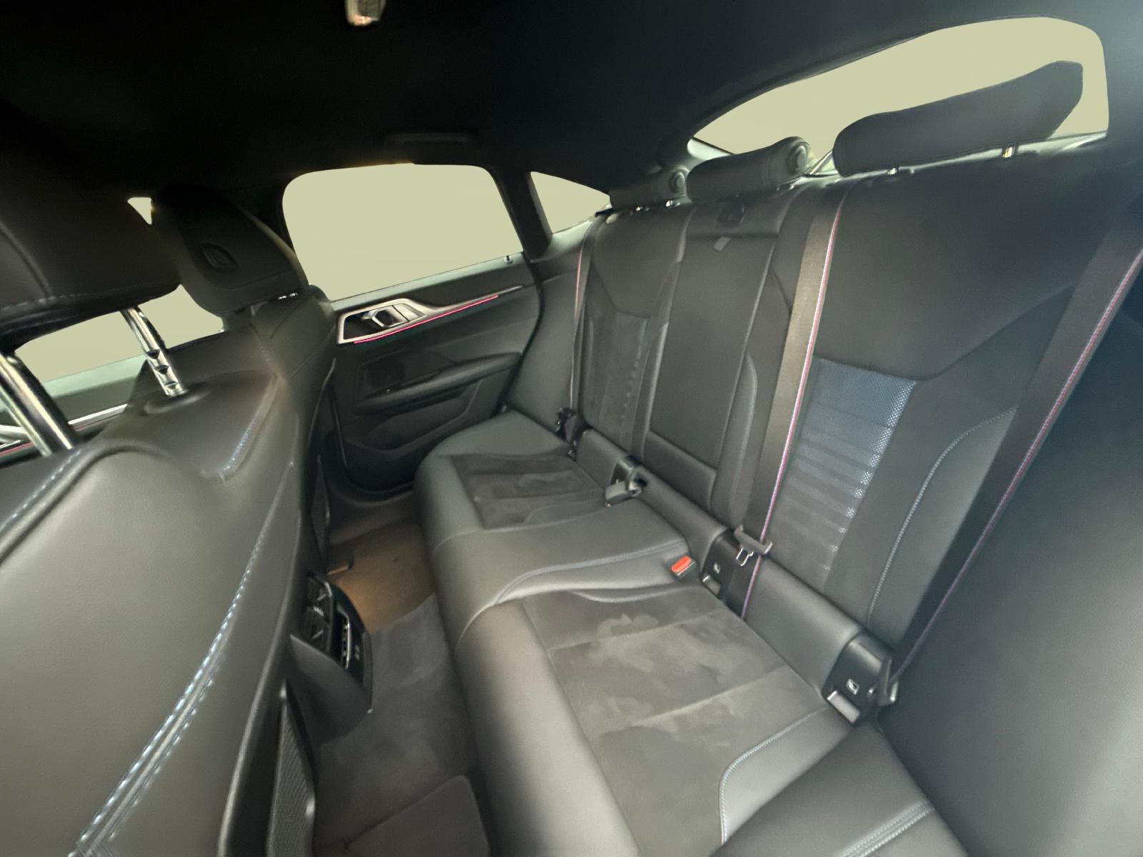 BMW i4 eDrive40-image-12