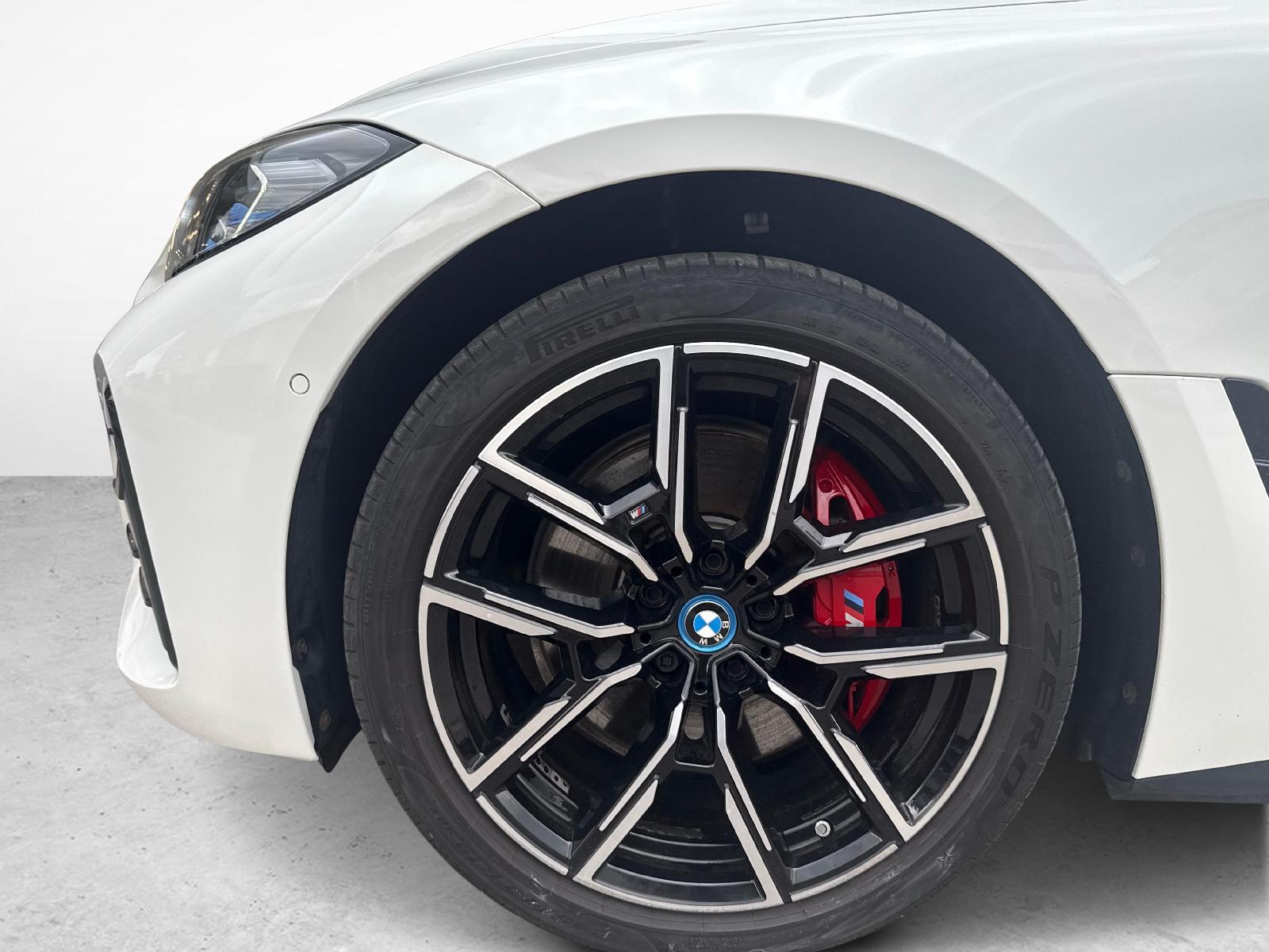 BMW i4 eDrive40-image-18