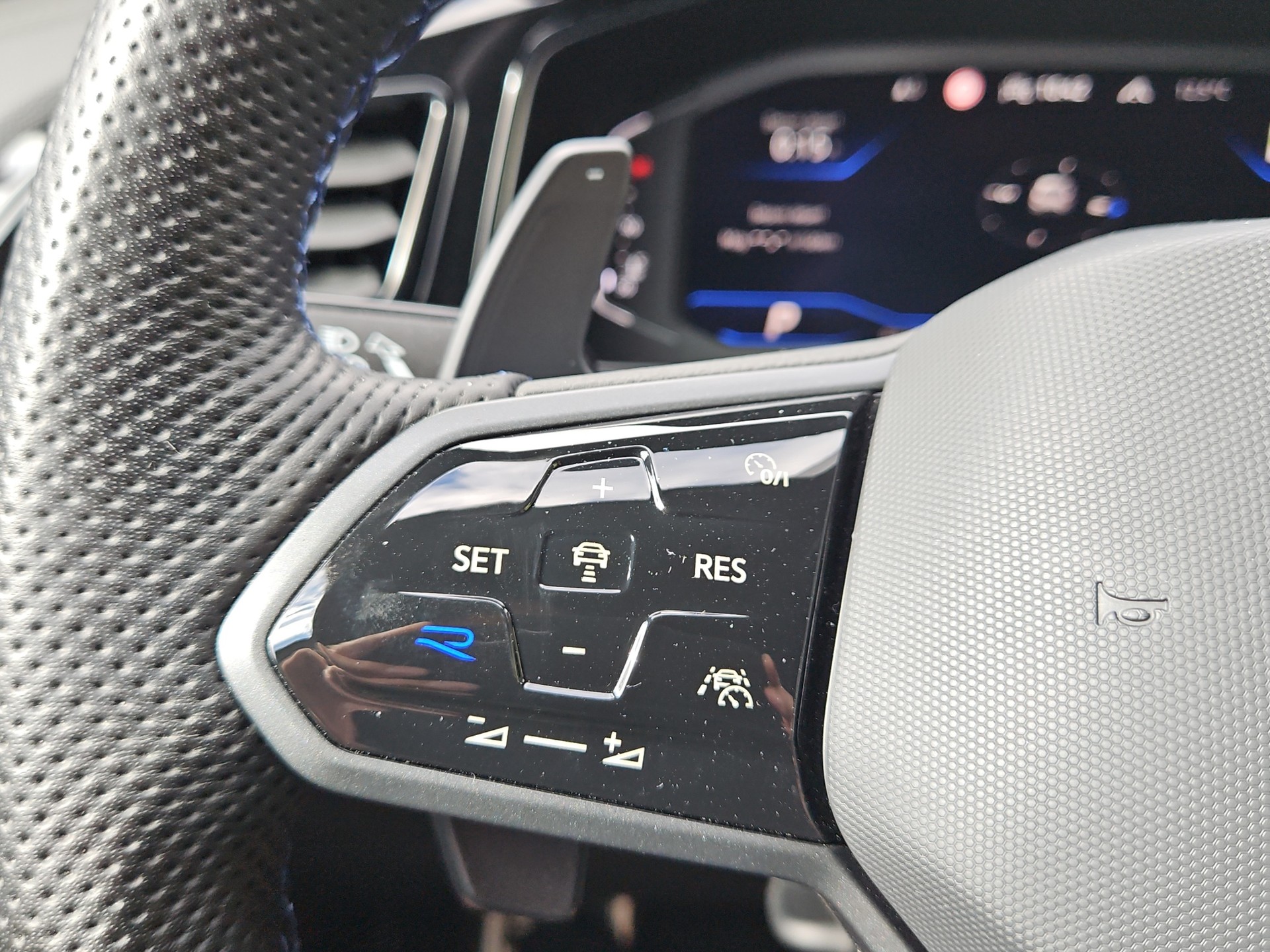 VW T-Roc 2.0 TSI R DSG 4Motion-image-21