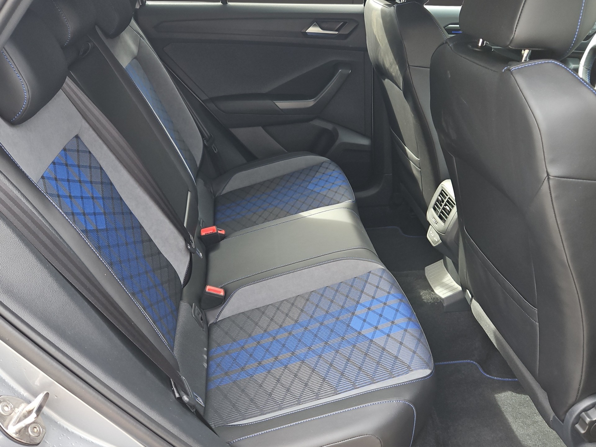 VW T-Roc 2.0 TSI R DSG 4Motion-image-15
