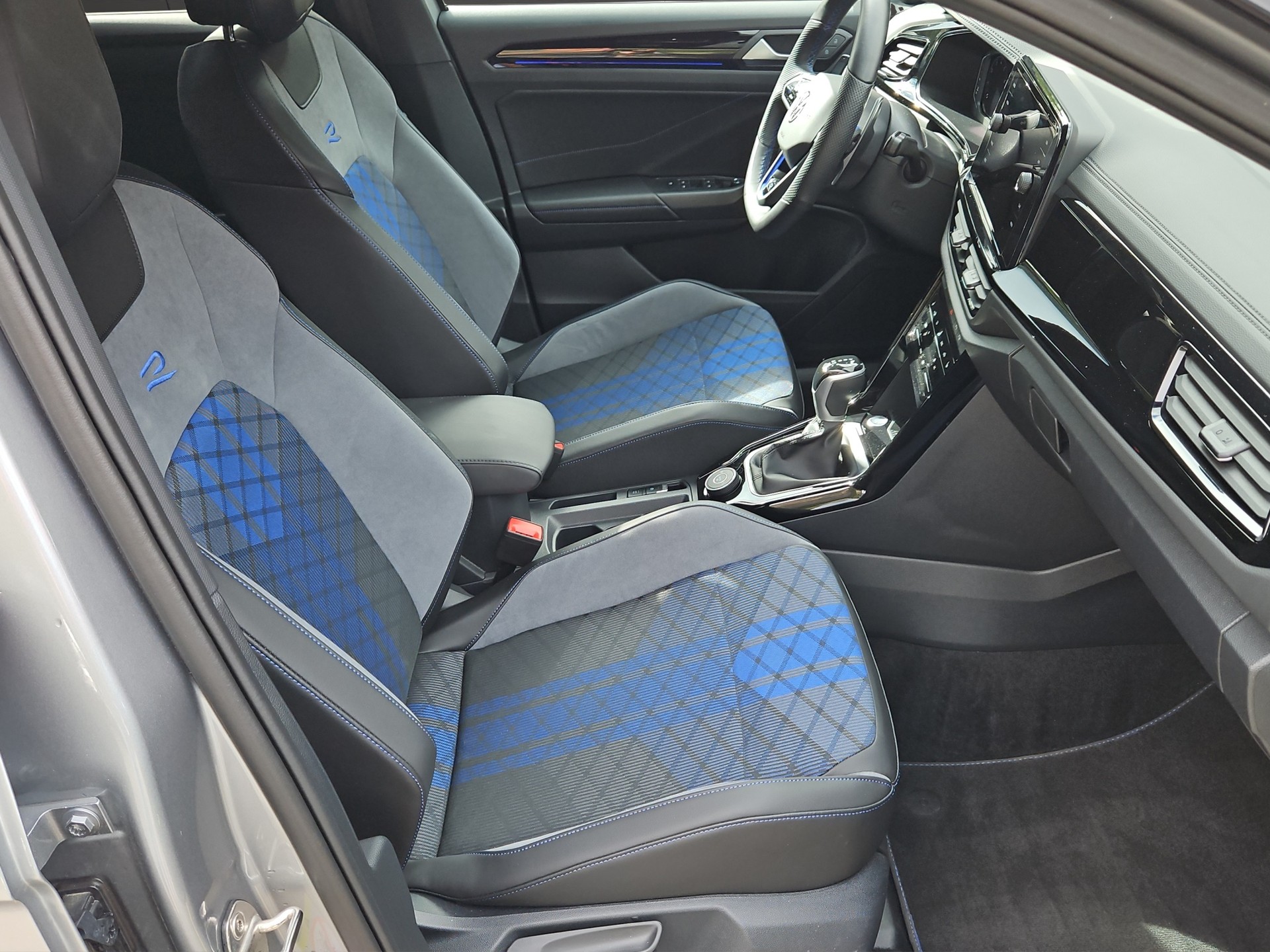 VW T-Roc 2.0 TSI R DSG 4Motion-image-16